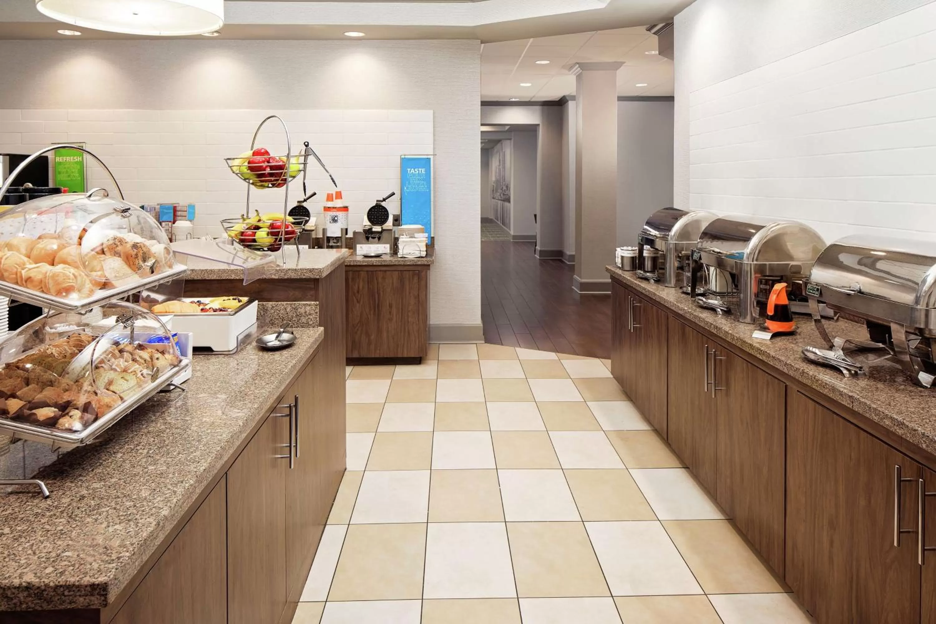 Breakfast in Hampton Inn Louisville Downtown