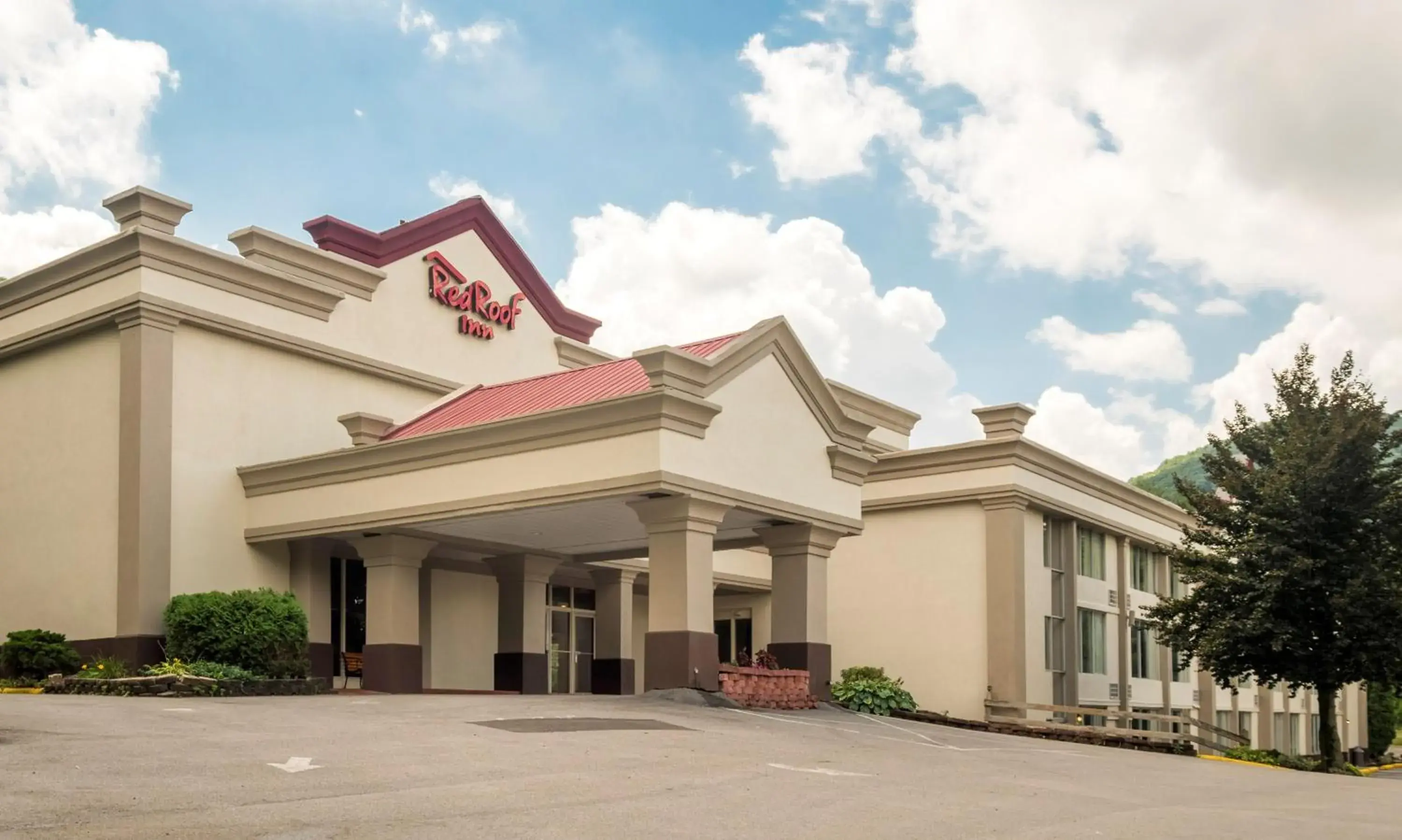 Property Building in Red Roof Inn Williamsport, PA