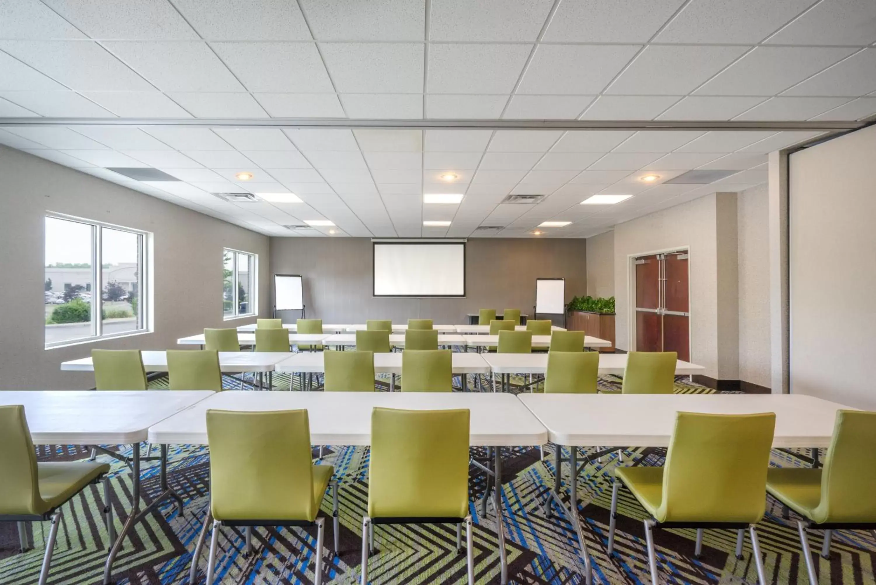 Meeting/conference room in Holiday Inn Express Hotel & Suites Frankfort, an IHG Hotel