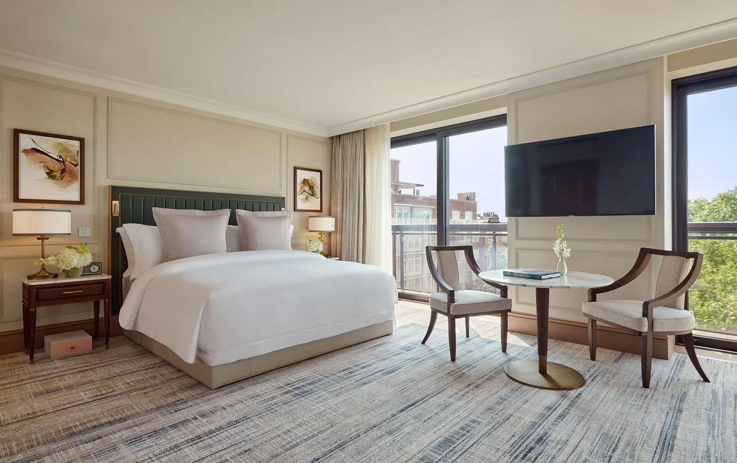 Photo of the whole room, Bed in Jumeirah Carlton Tower London