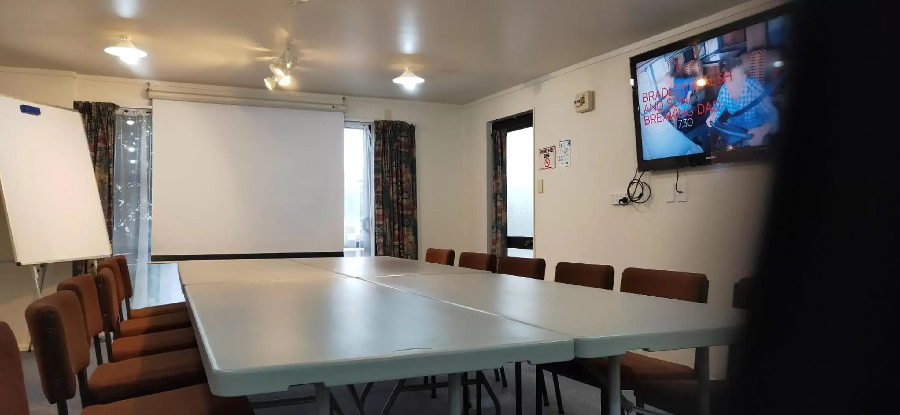 Meeting/conference room in Cypress Court Motel