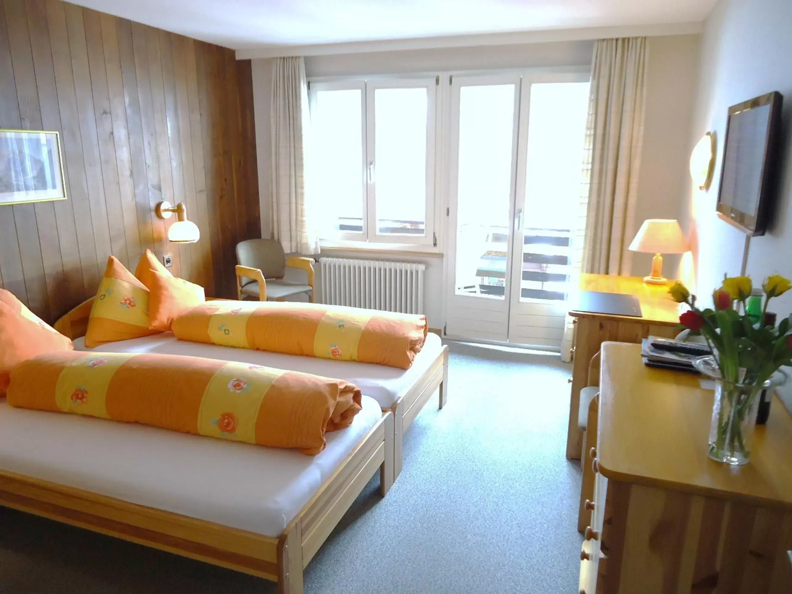 Photo of the whole room, Bed in Hotel Tschuggen