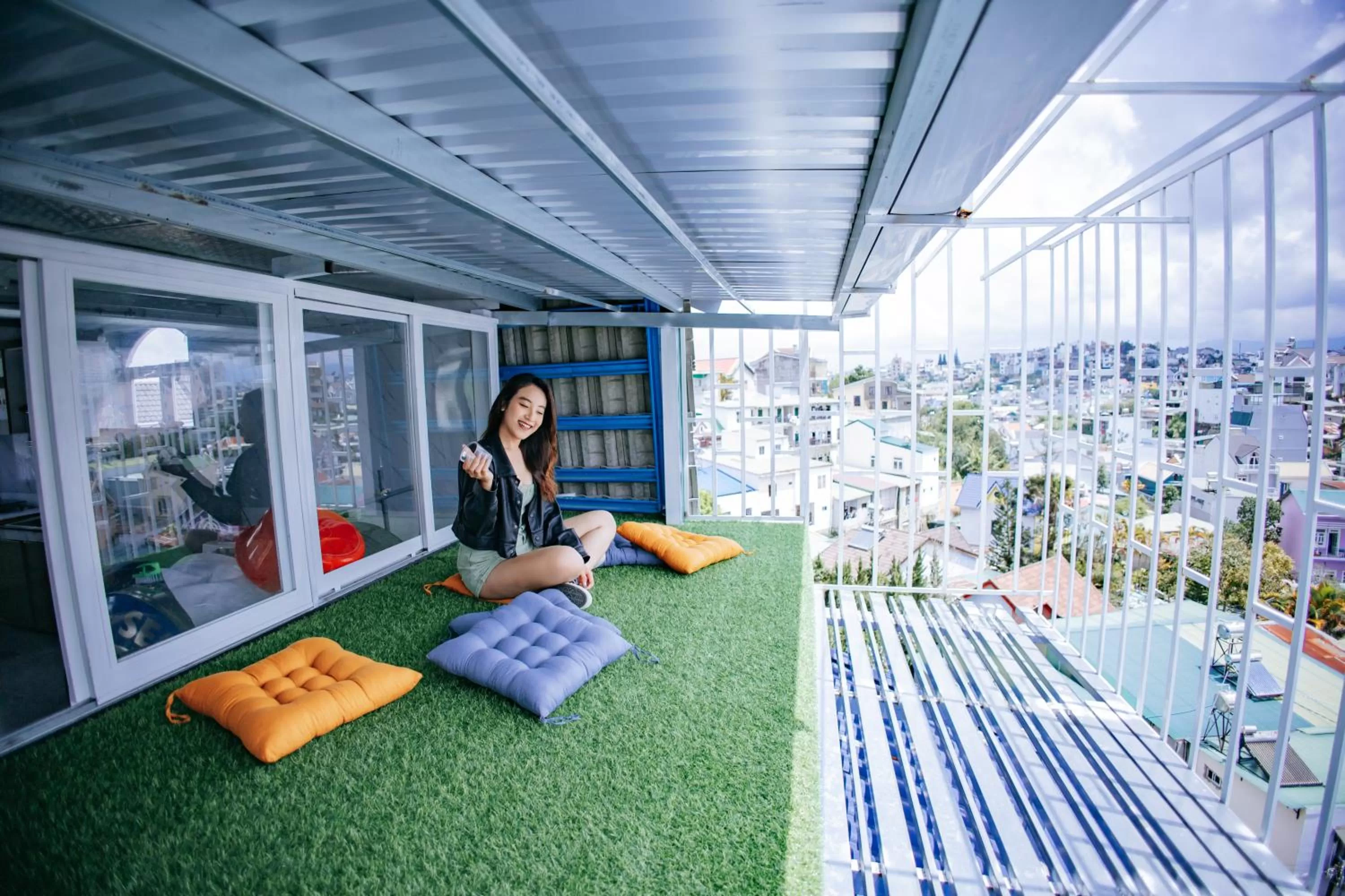 People in Hotel Thanh Nhung