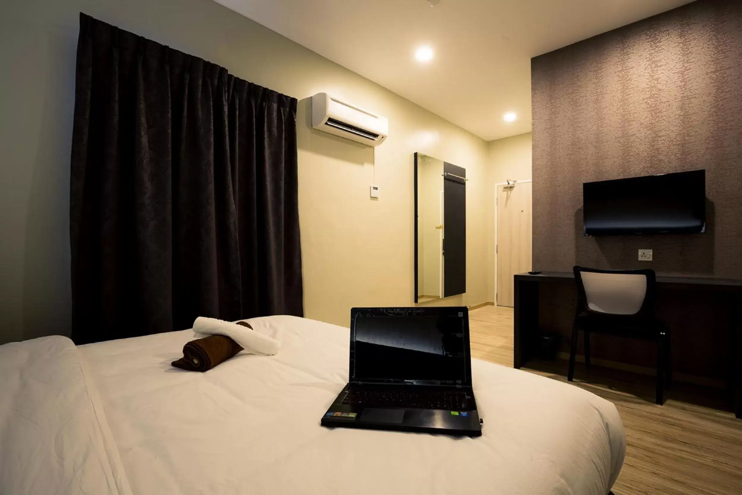 Bedroom, Room Photo in Golden Roof Hotel Sunway Ipoh