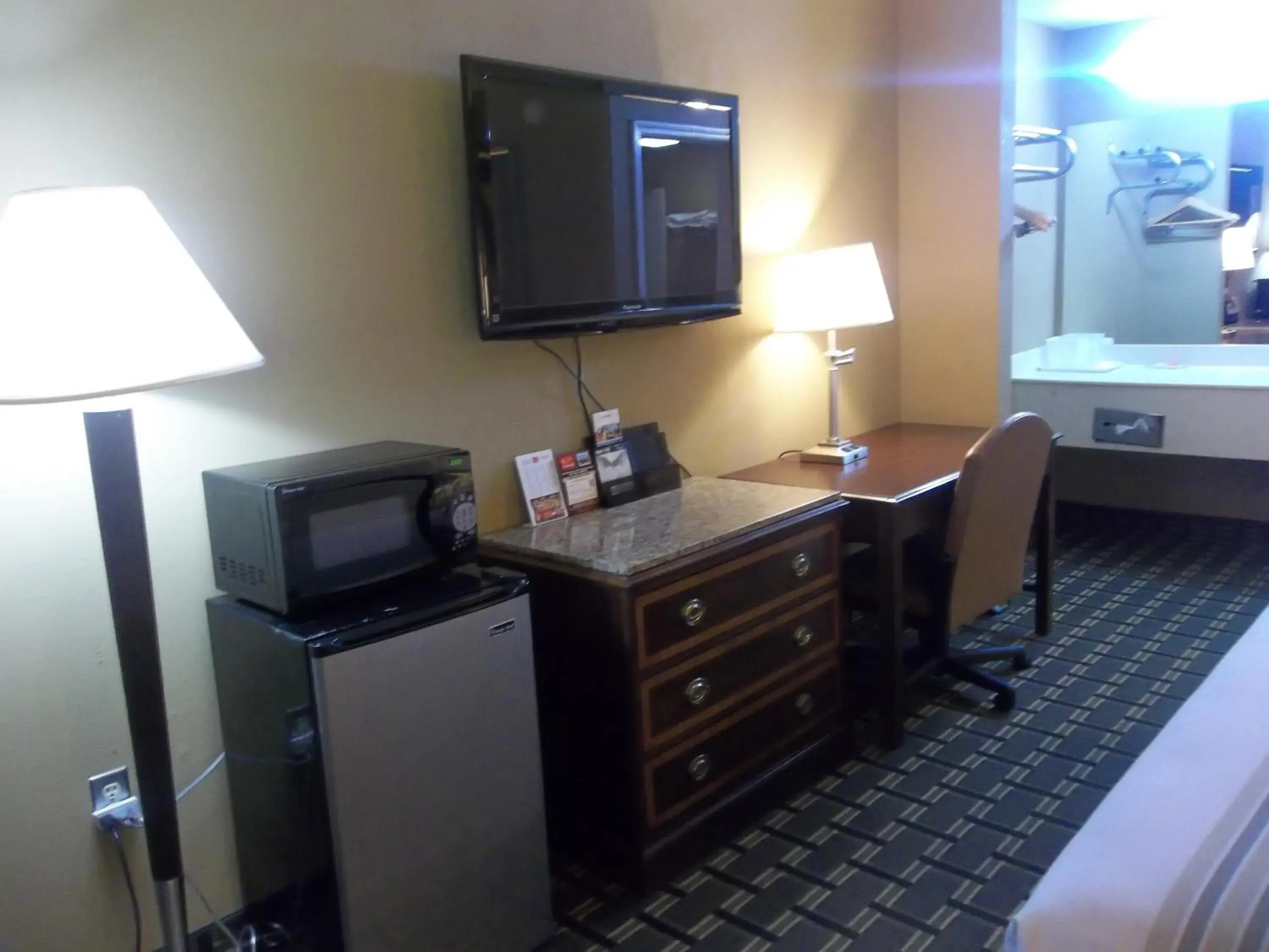 Double Room with Two Double Beds - Smoking in Econo Lodge Acworth