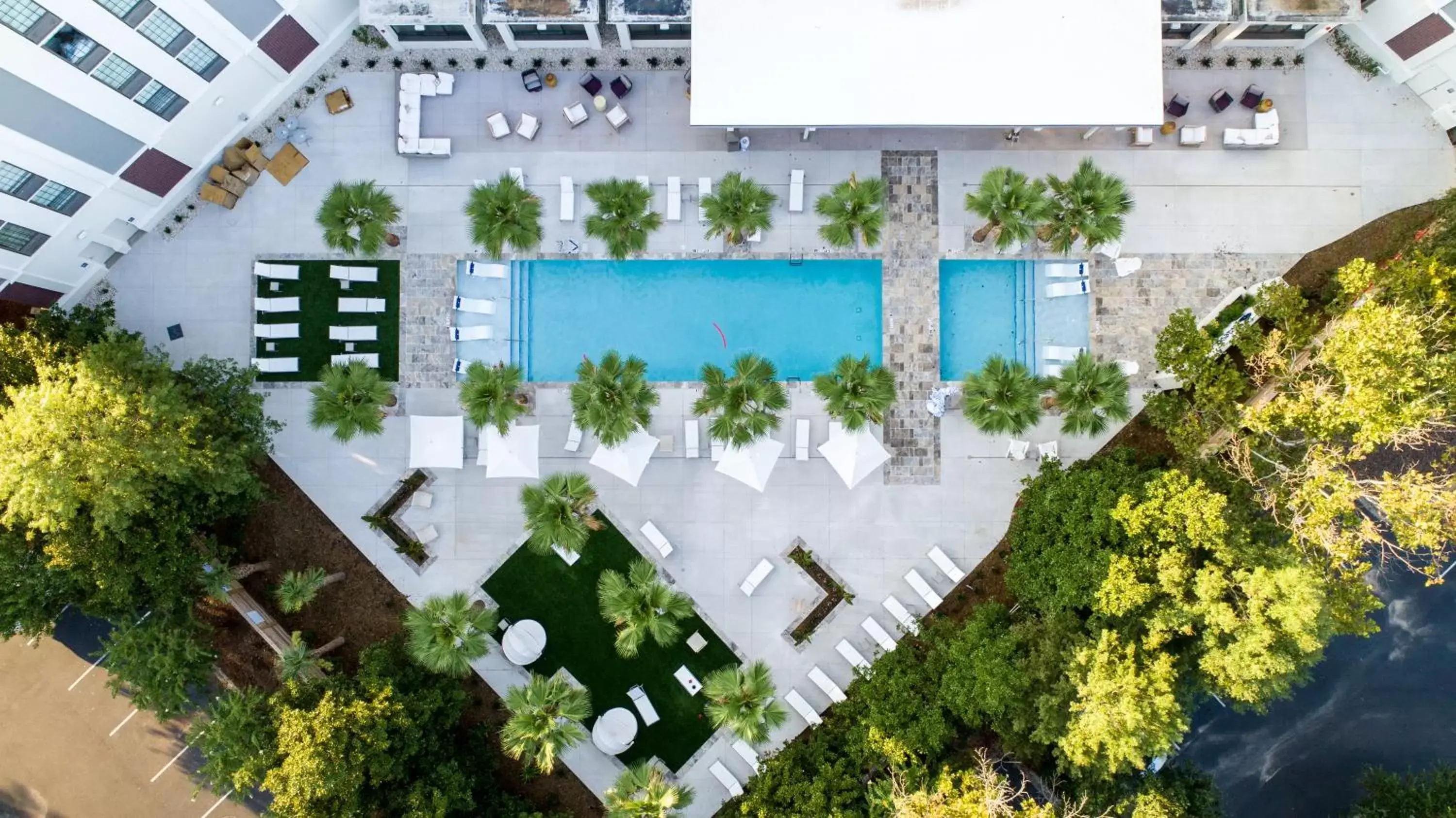 Swimming pool, Bird's-eye View in Hotel Indigo Charleston - Mount Pleasant, an IHG Hotel