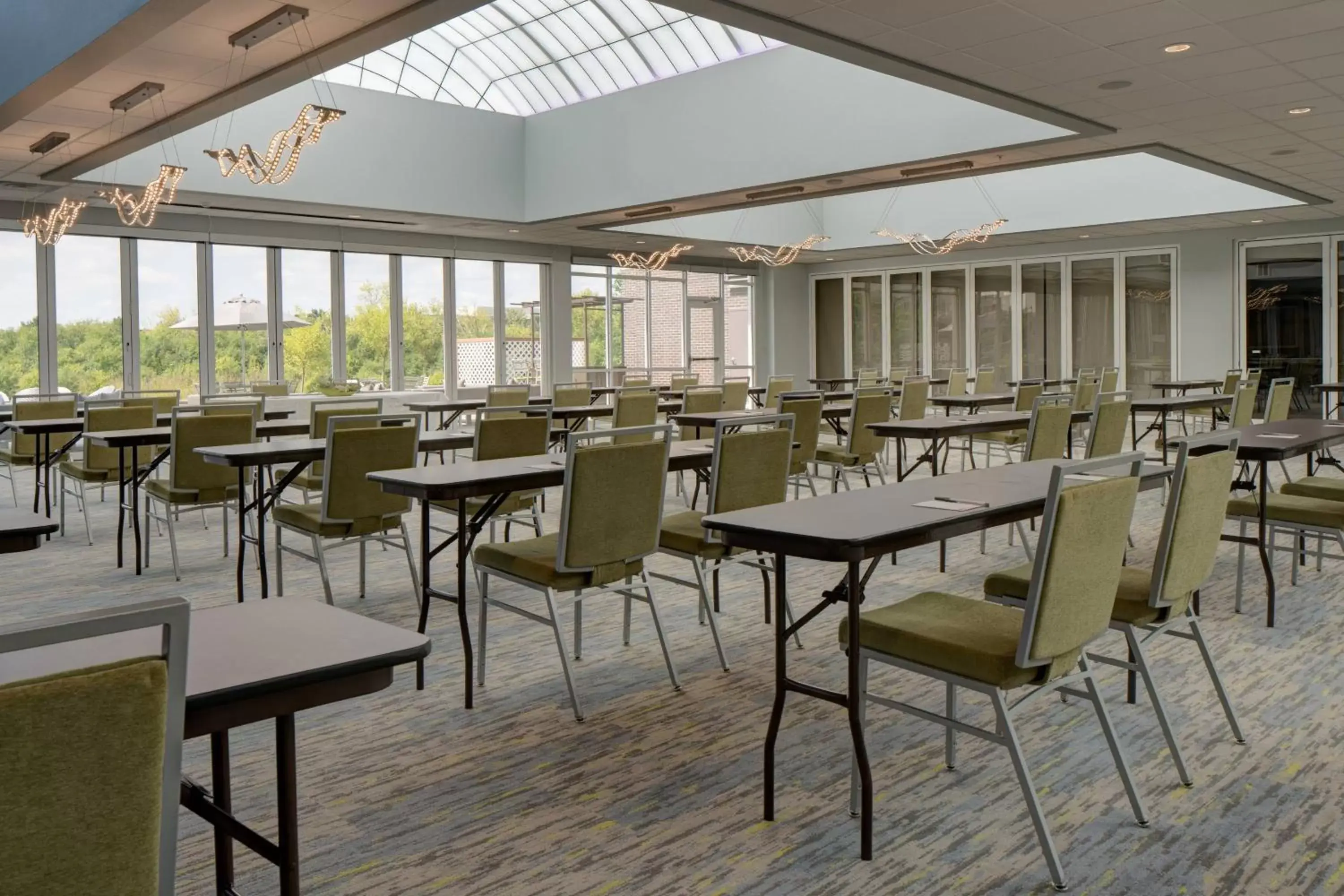 Meeting/conference room, Restaurant/Places to Eat in Fairfield Inn & Suites by Marriott Chicago Schaumburg