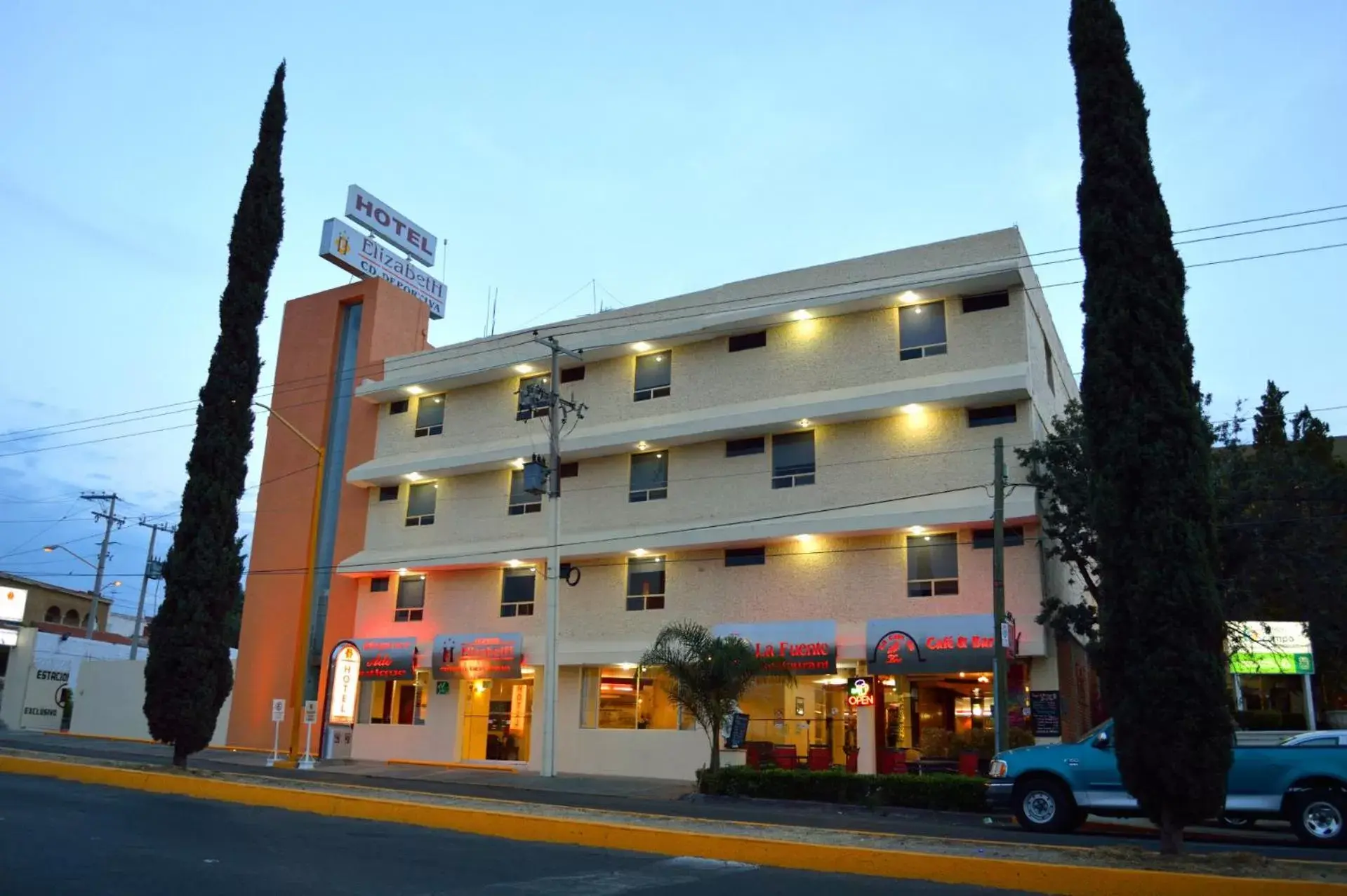 Facade/entrance, Property Building in Hotel Elizabeth Ciudad Deportiva