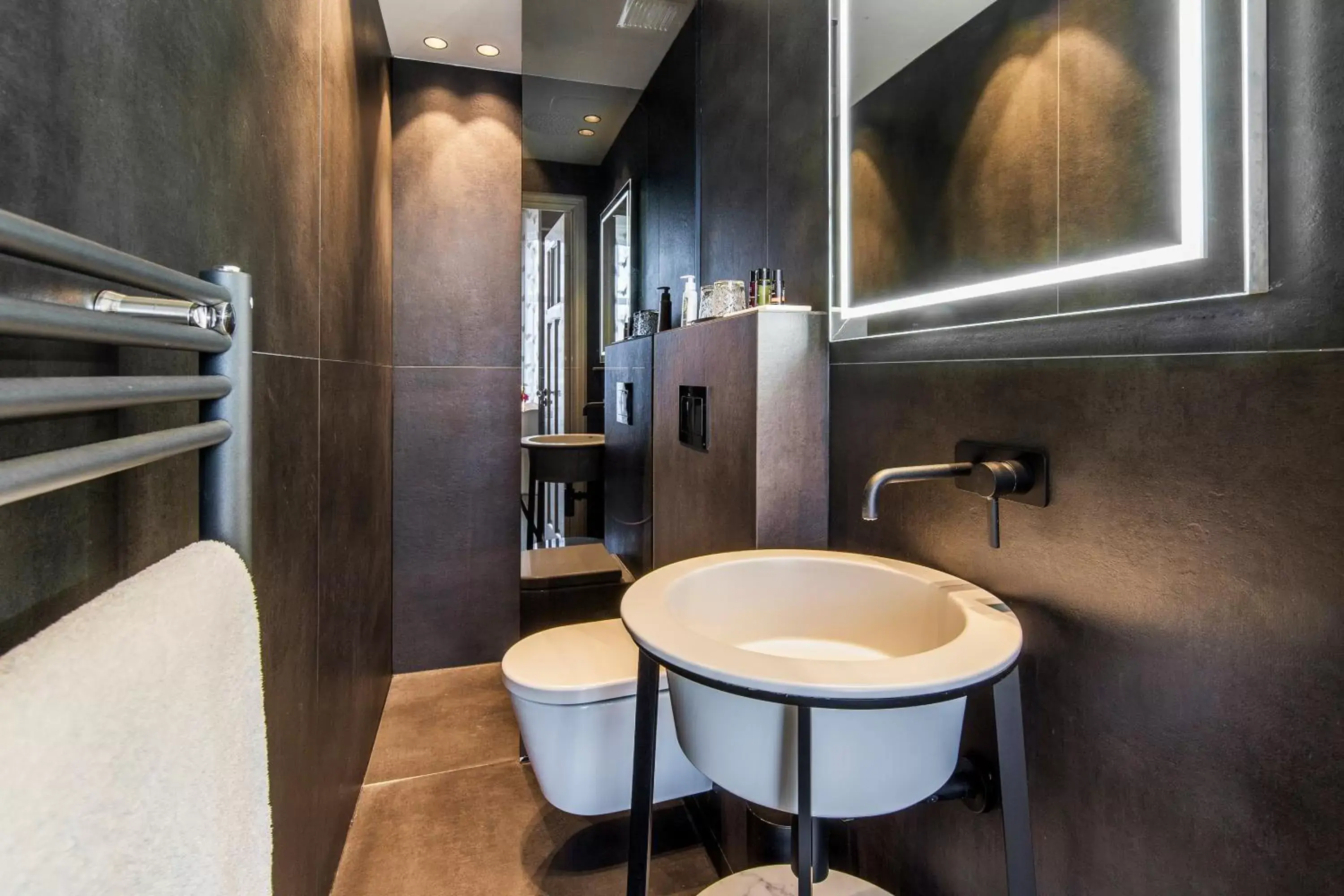 Toilet, Bathroom in Amstel Corner Hotel