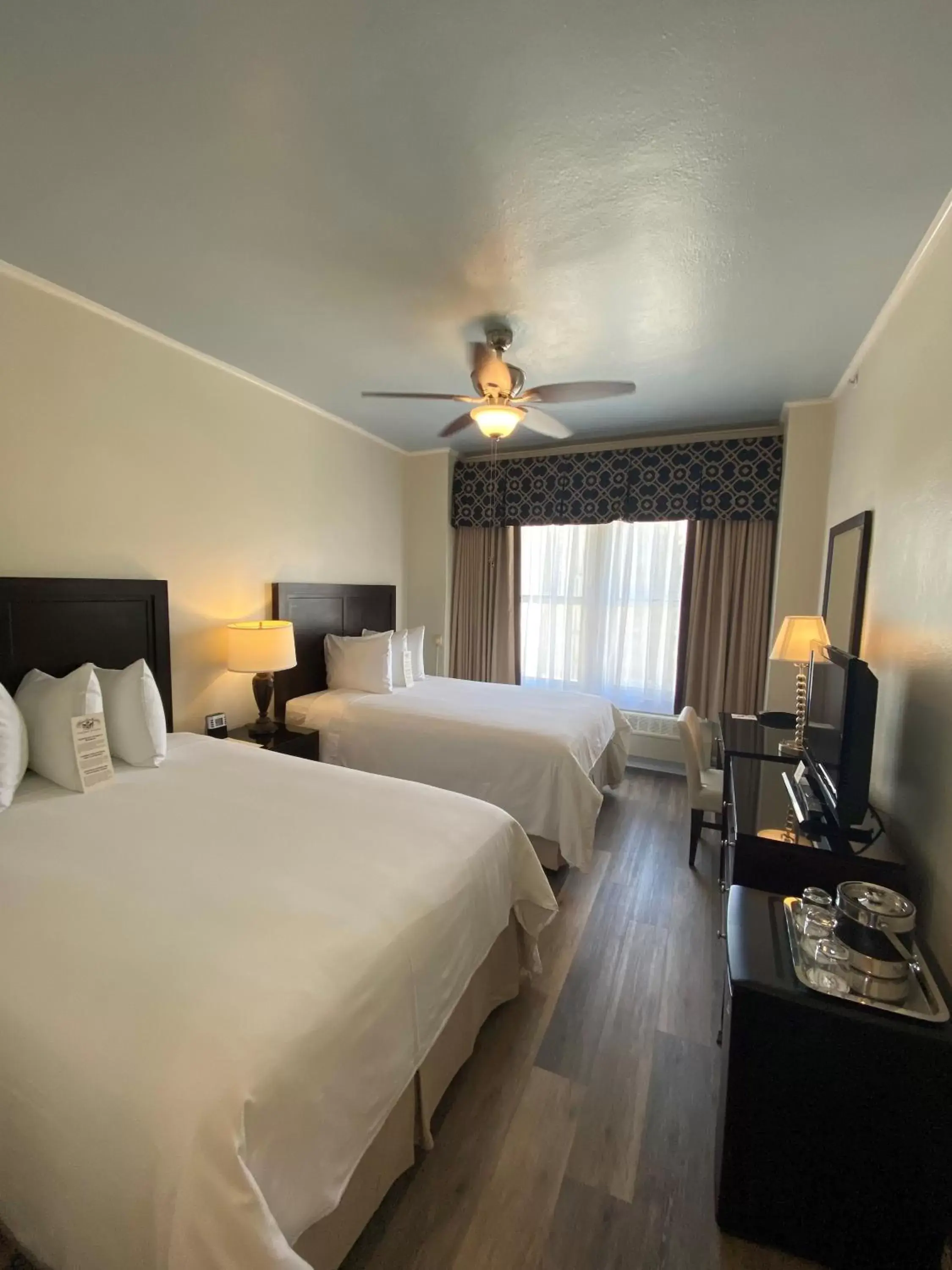 Bedroom, Bed in Chancellor Hotel on Union Square Bedroom, Bed in Chancellor Hotel on Union Square