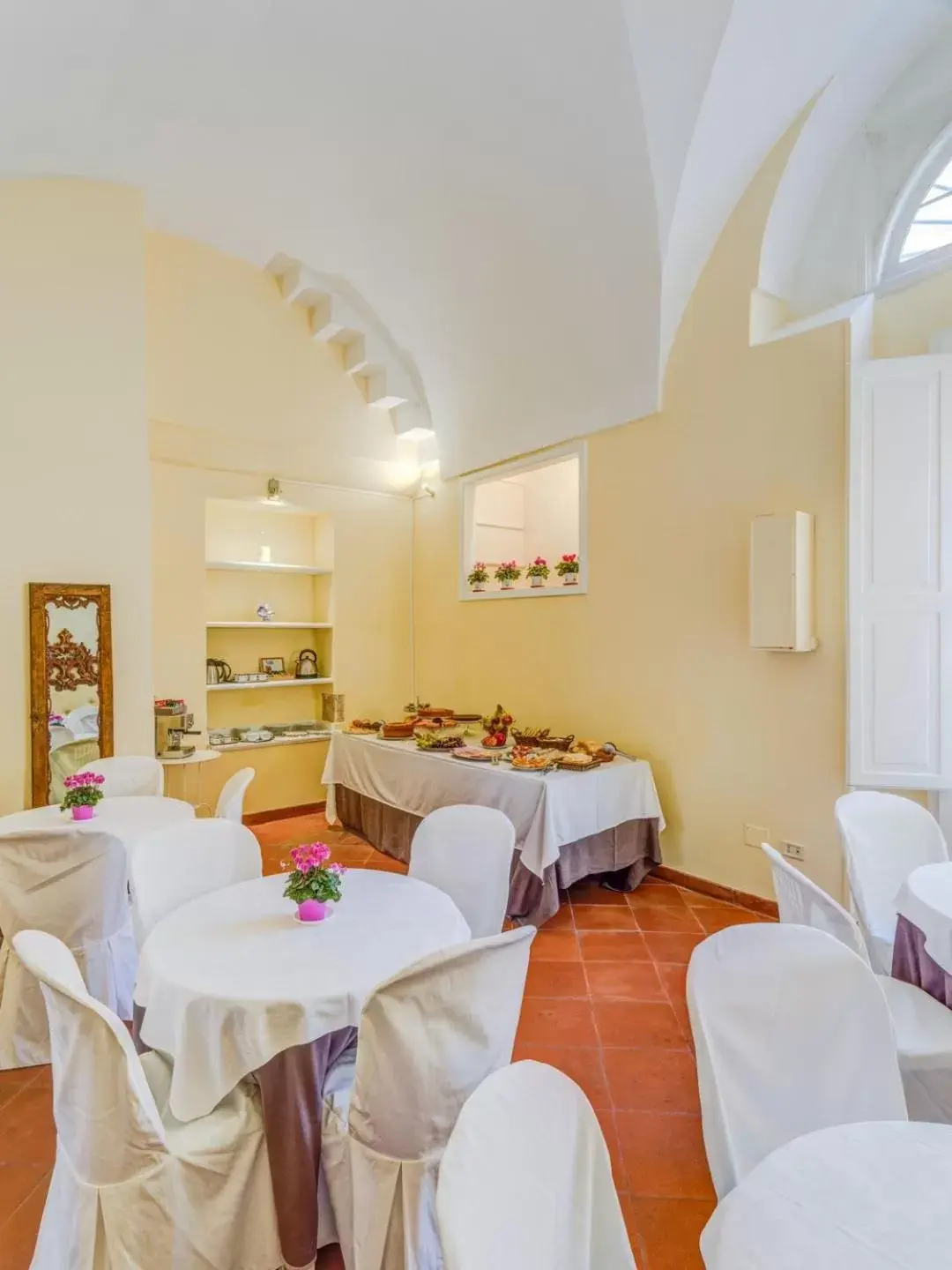 Breakfast, Restaurant/Places to Eat in Dimora San Leucio