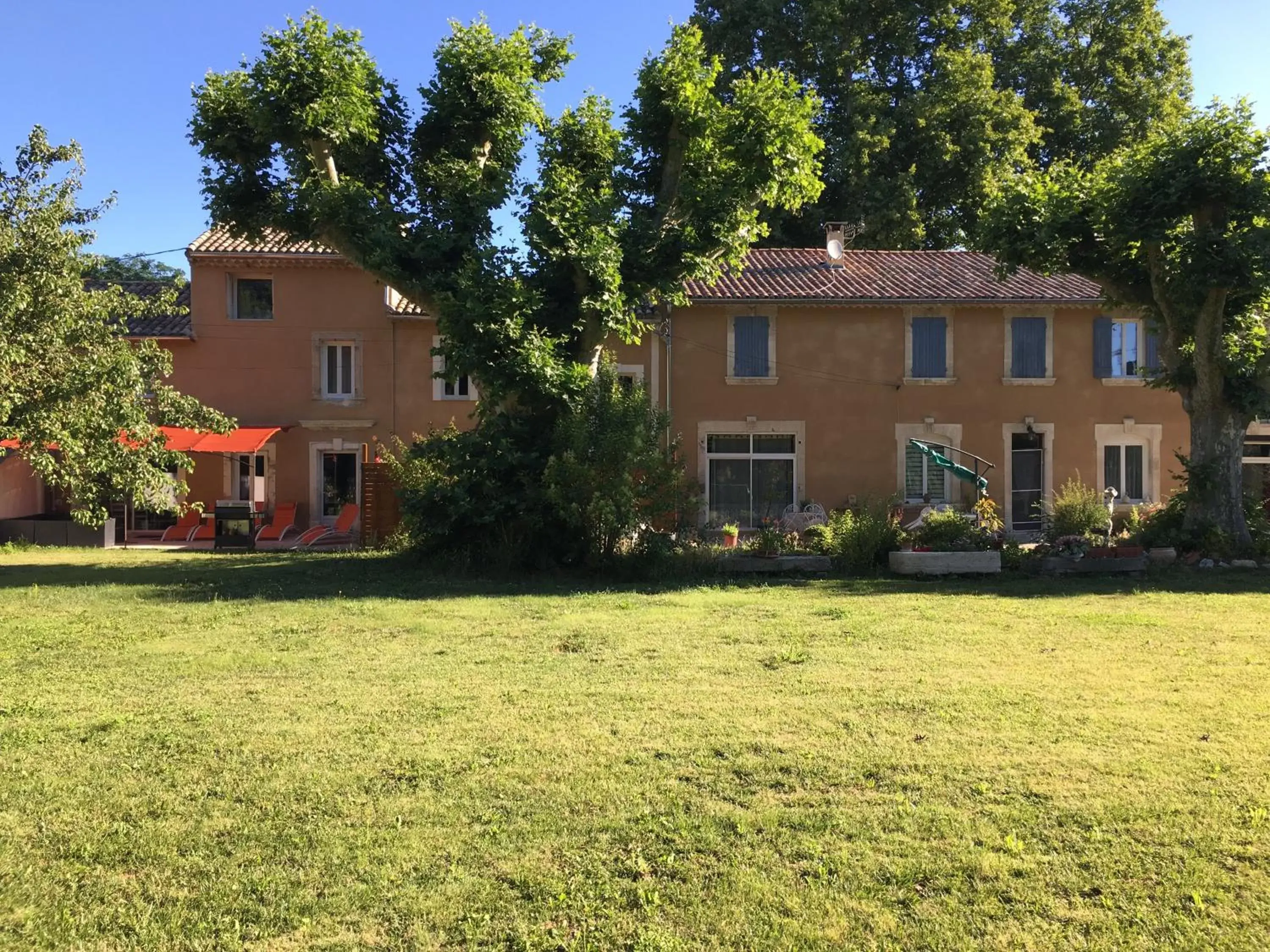 Garden, Property Building in Désir'ôôm