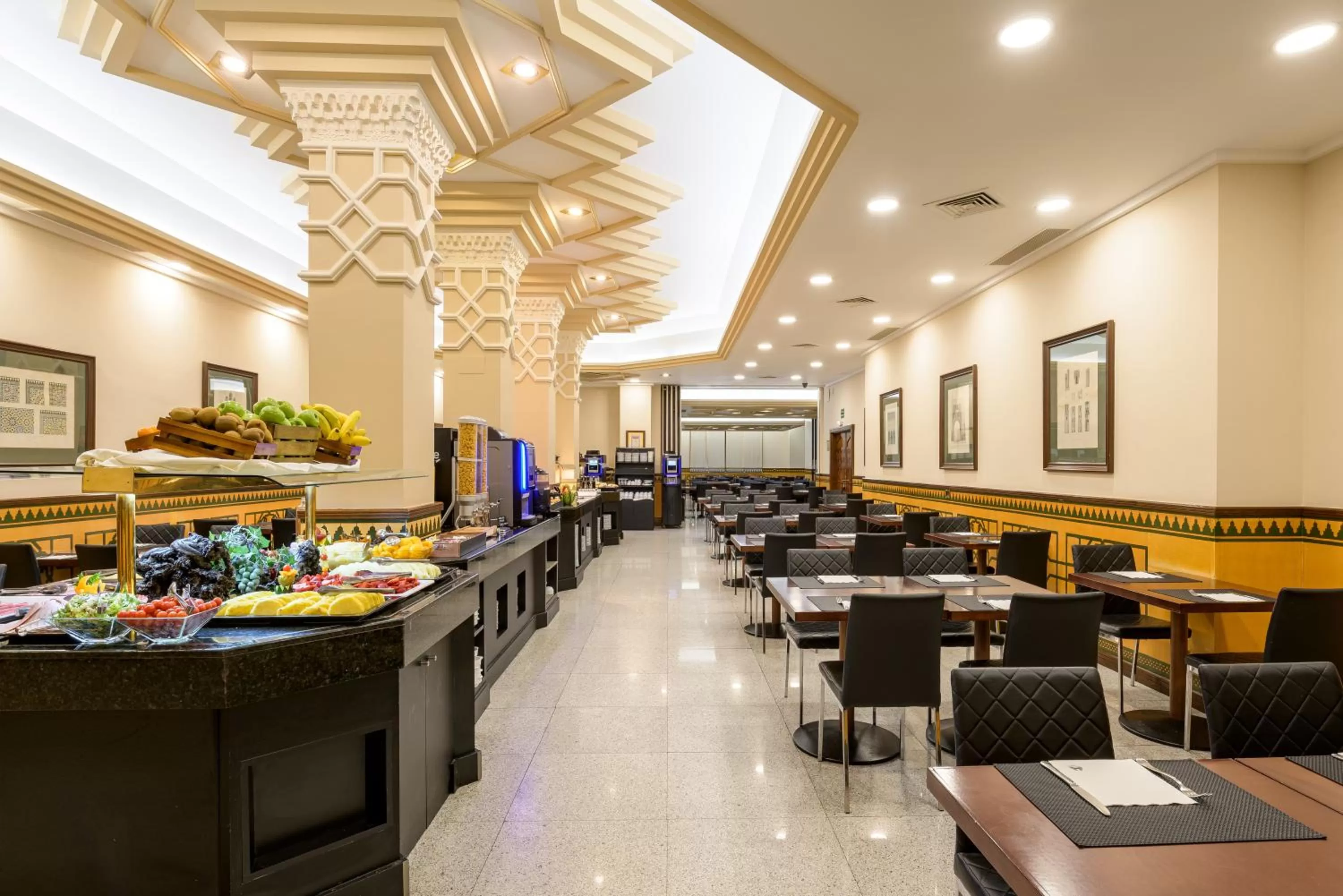 Restaurant/places to eat in Hotel Saray