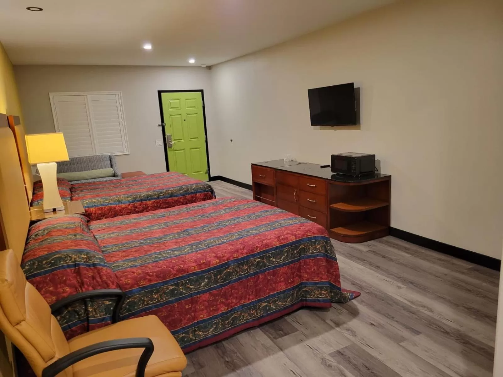 Photo of the whole room, Bed in Stadium Inn & Spas