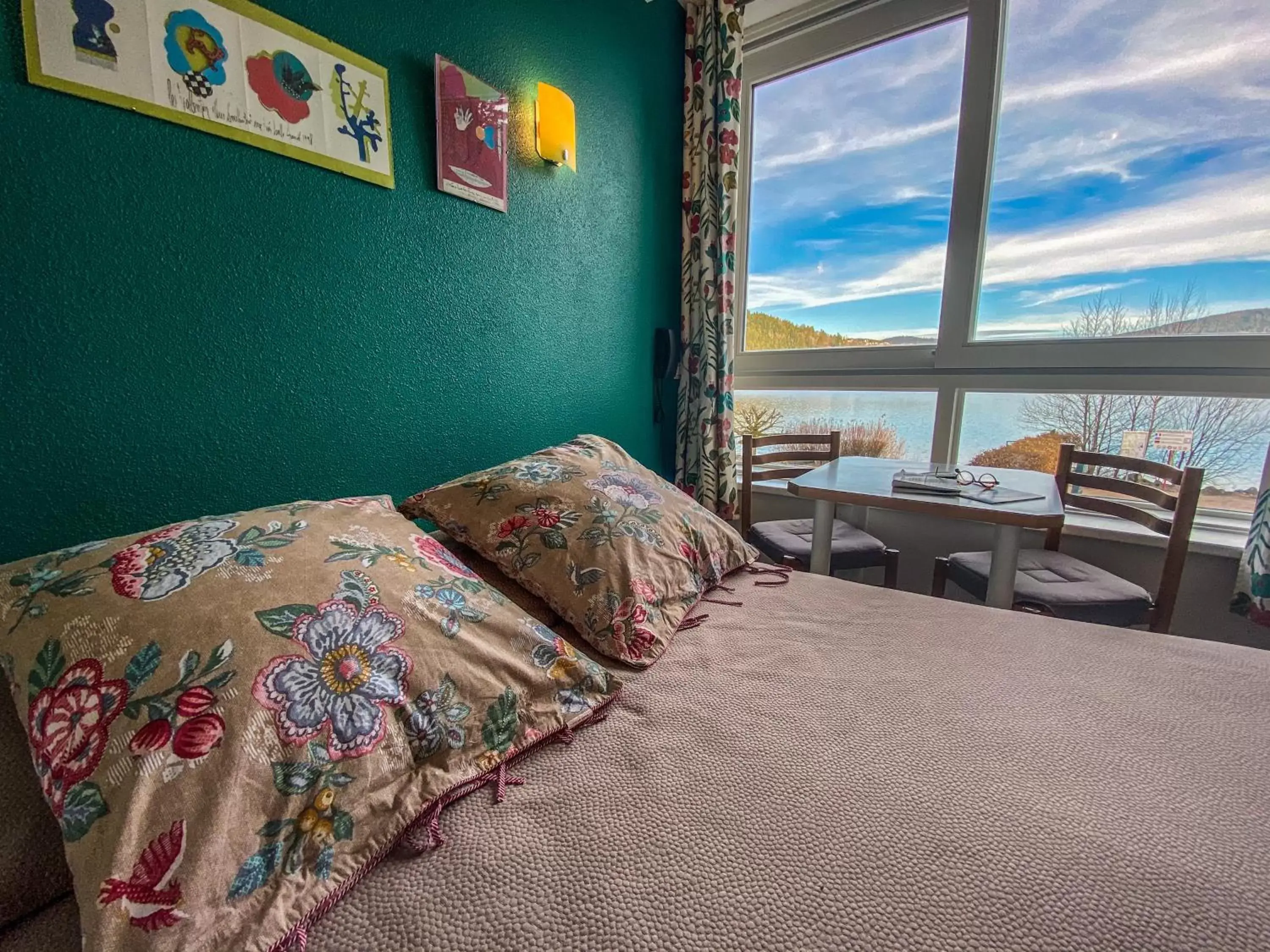 Bedroom, Bed in Appart'Hôtel LIDO au bord de l'eau