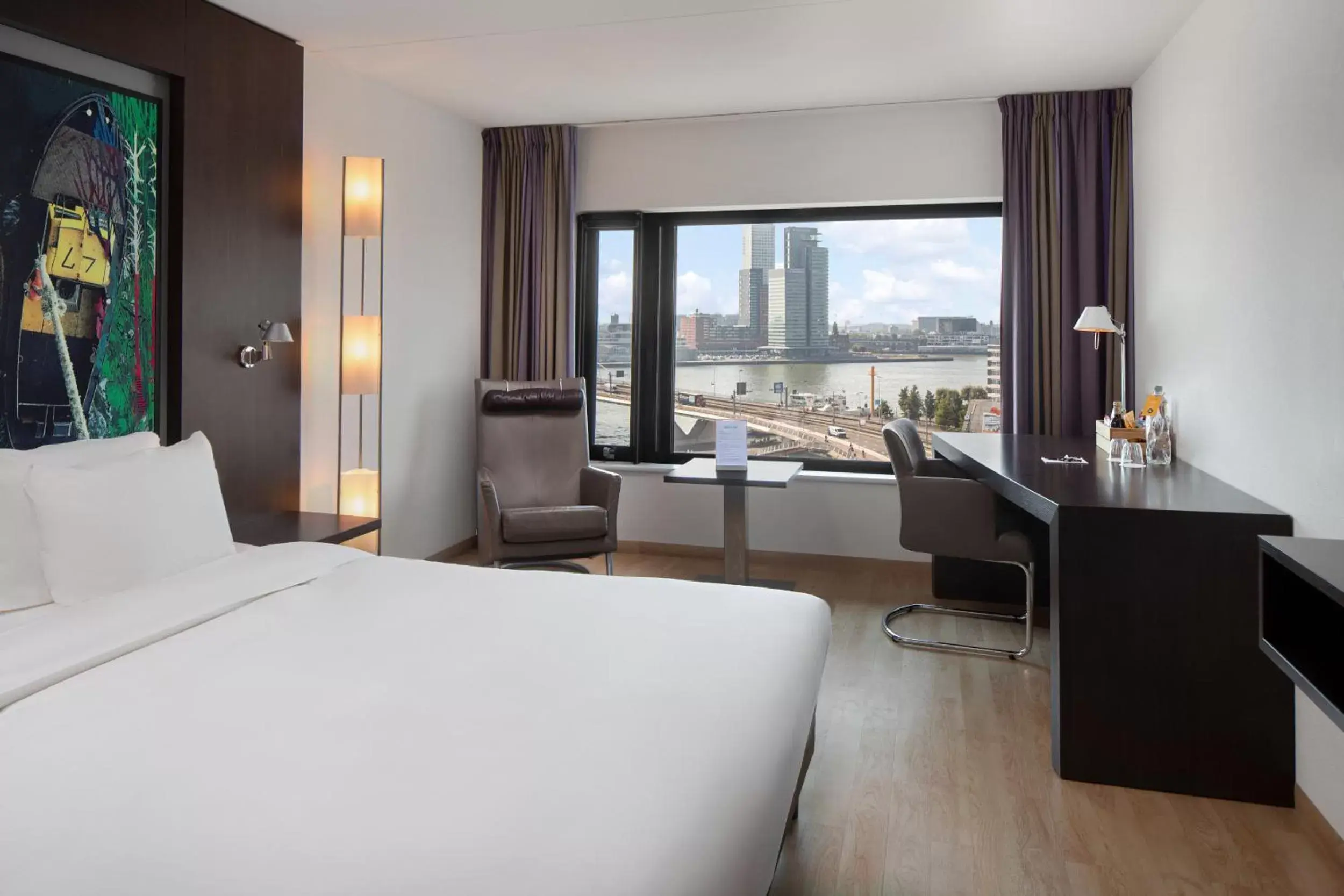 Bed in Inntel Hotels Rotterdam Centre