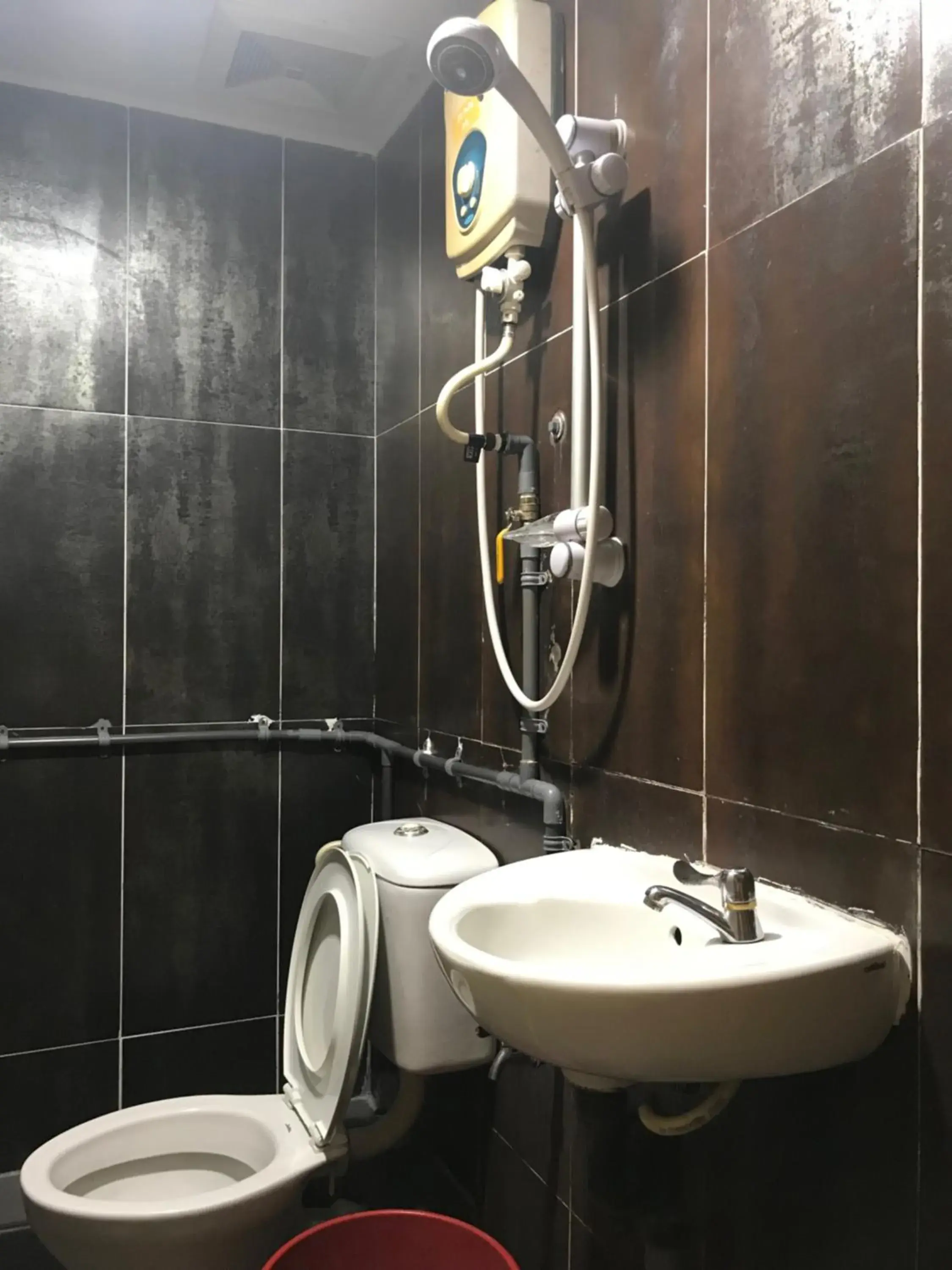 Bathroom in Iskandar Sinsuran Guesthouse