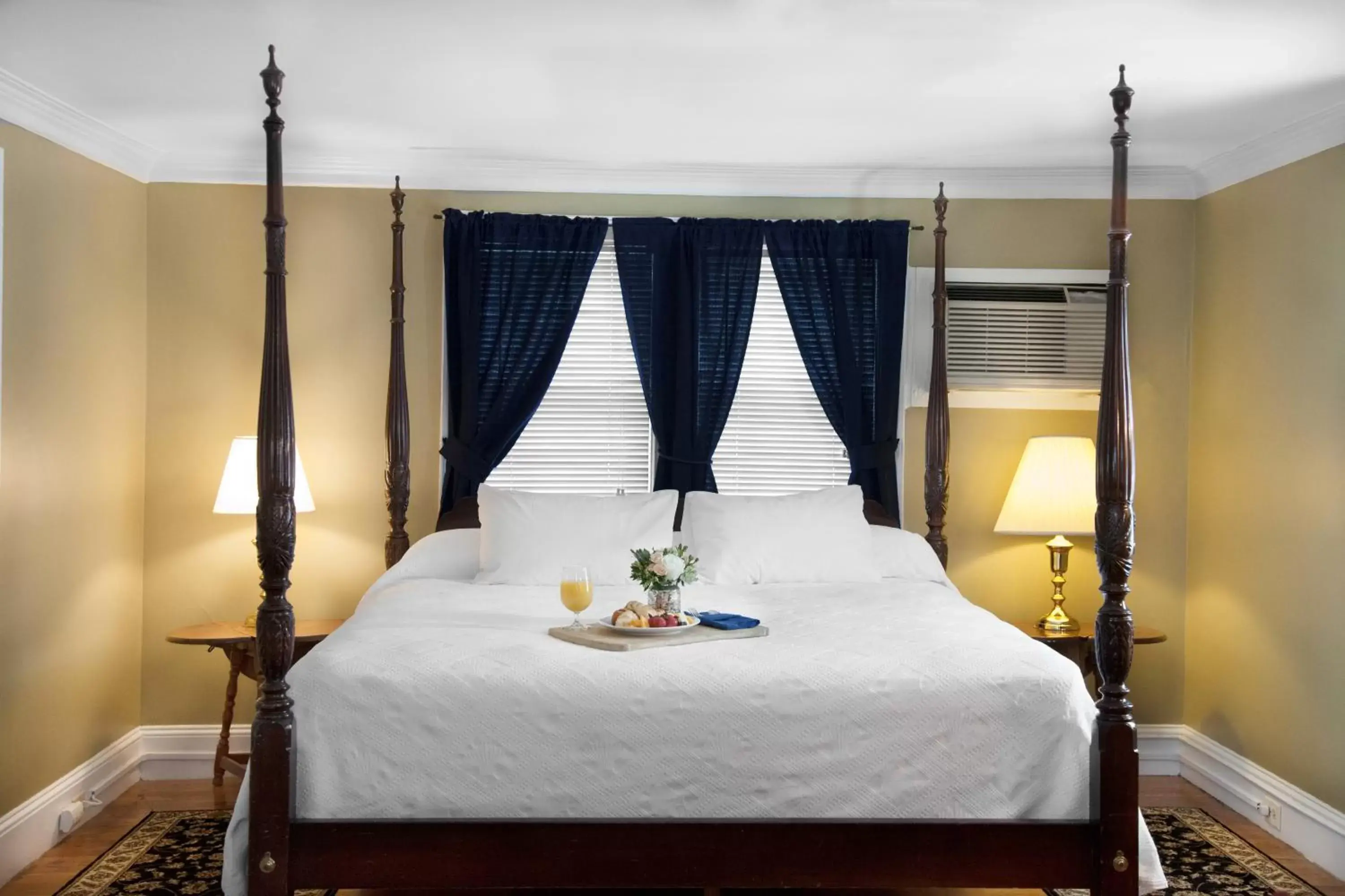 Bedroom, Bed in Concord's Colonial Inn Bedroom, Bed in Concord's Colonial Inn