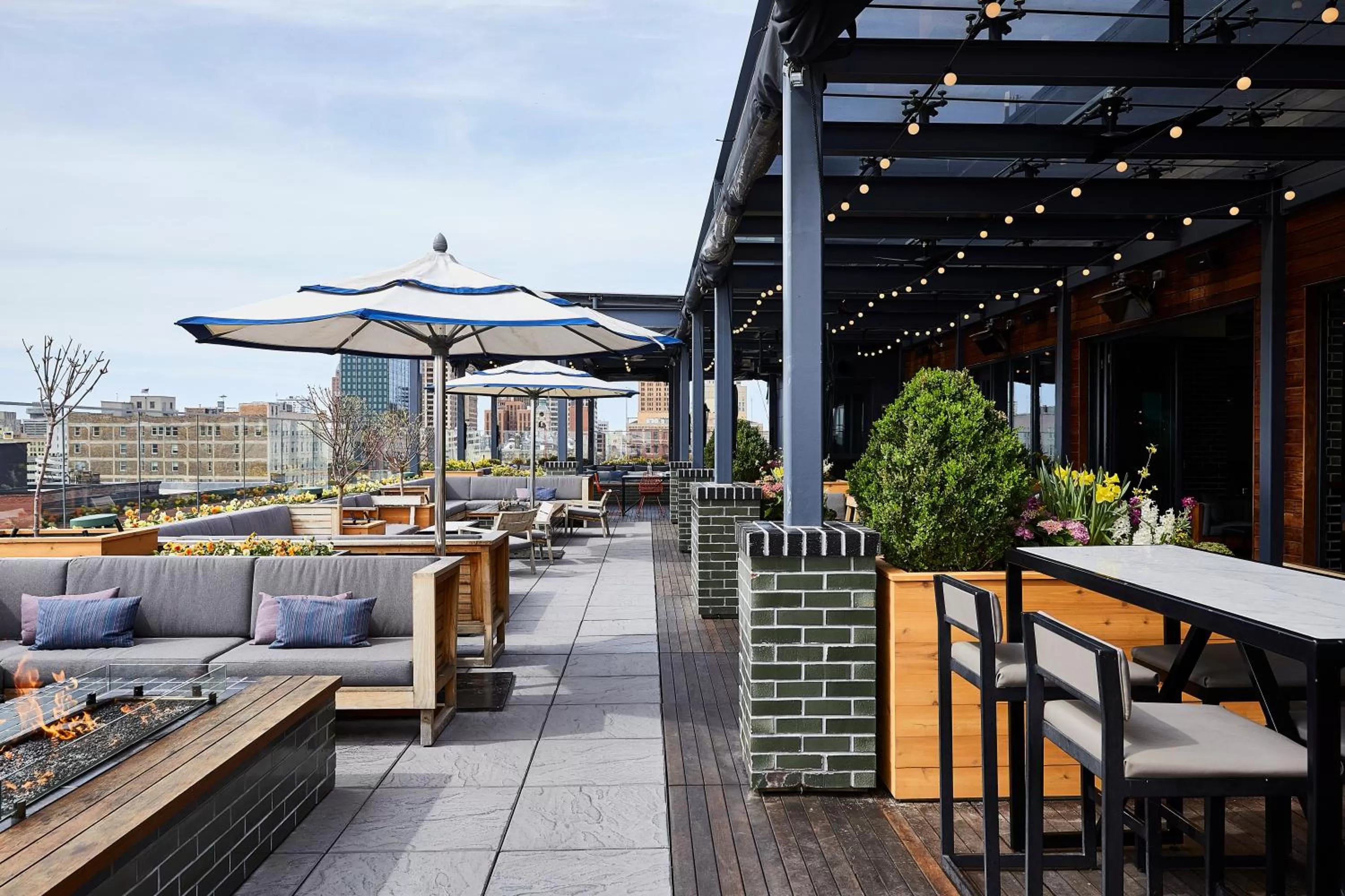 Restaurant/places to eat in Kimpton Journeyman Hotel by IHG