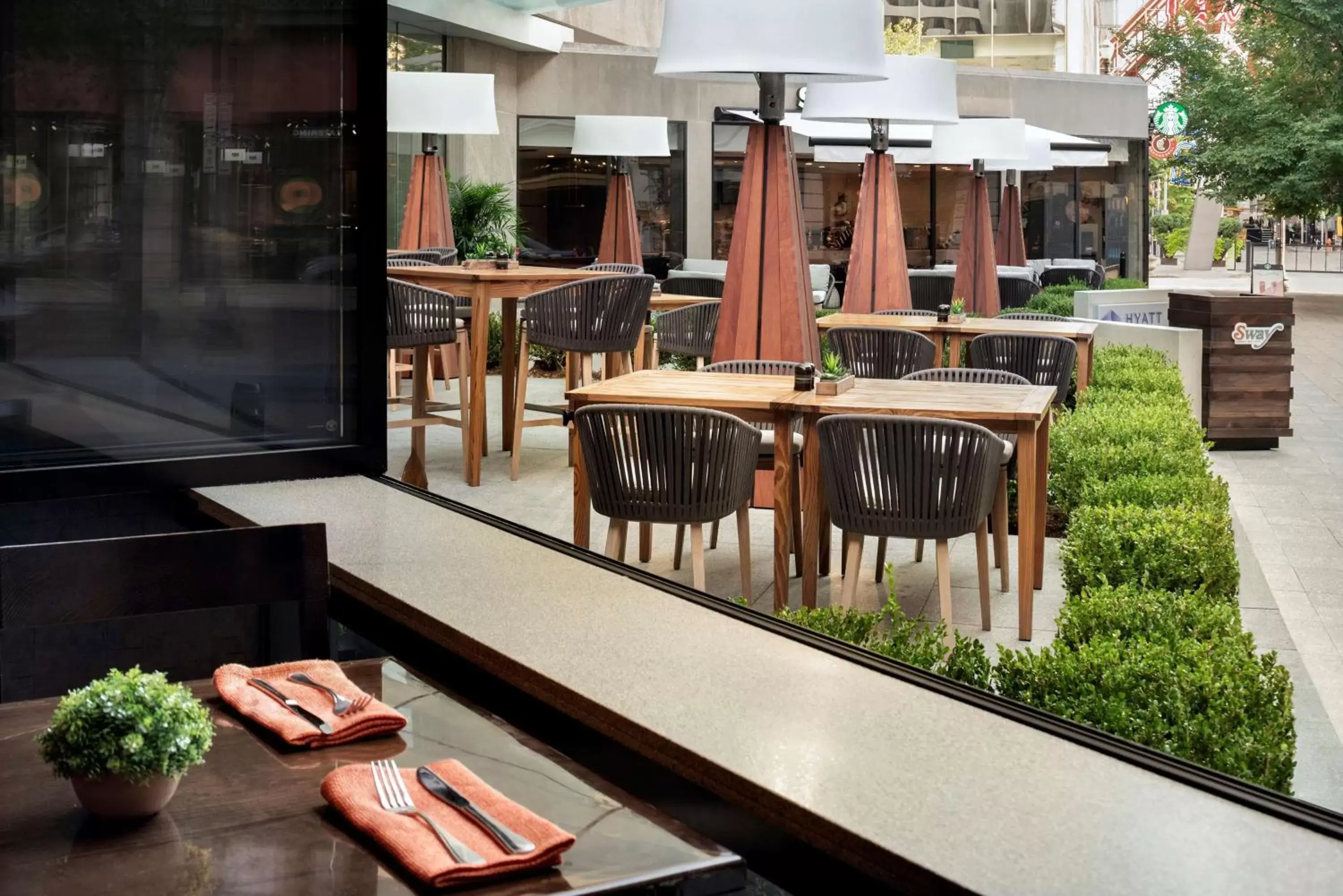 Restaurant/places to eat in Hyatt Regency Louisville Restaurant/places to eat in Hyatt Regency Louisville