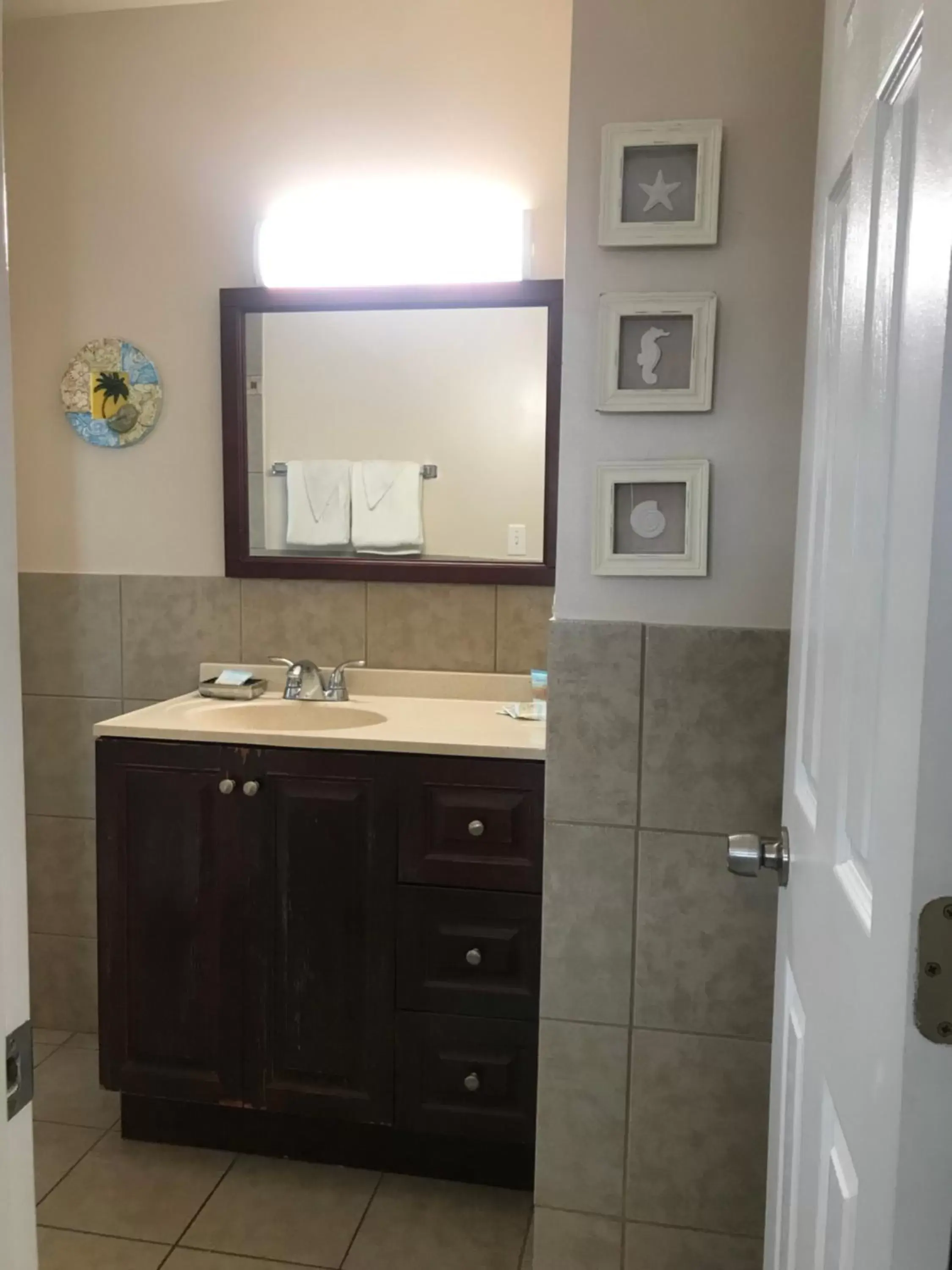 Bathroom in Ocean Lodge Hotel & Apartments