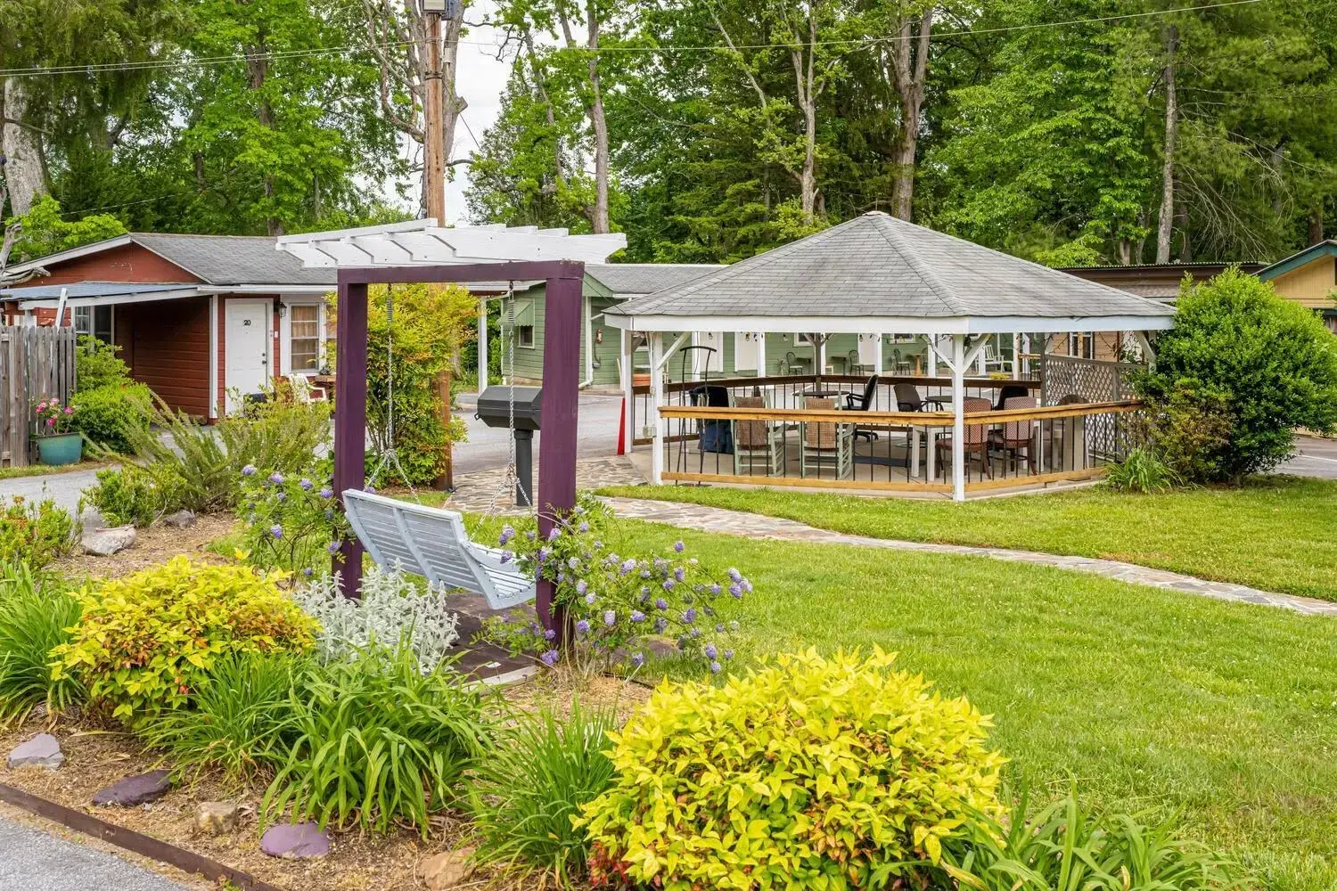 Patio, Garden in CedarWood Inn