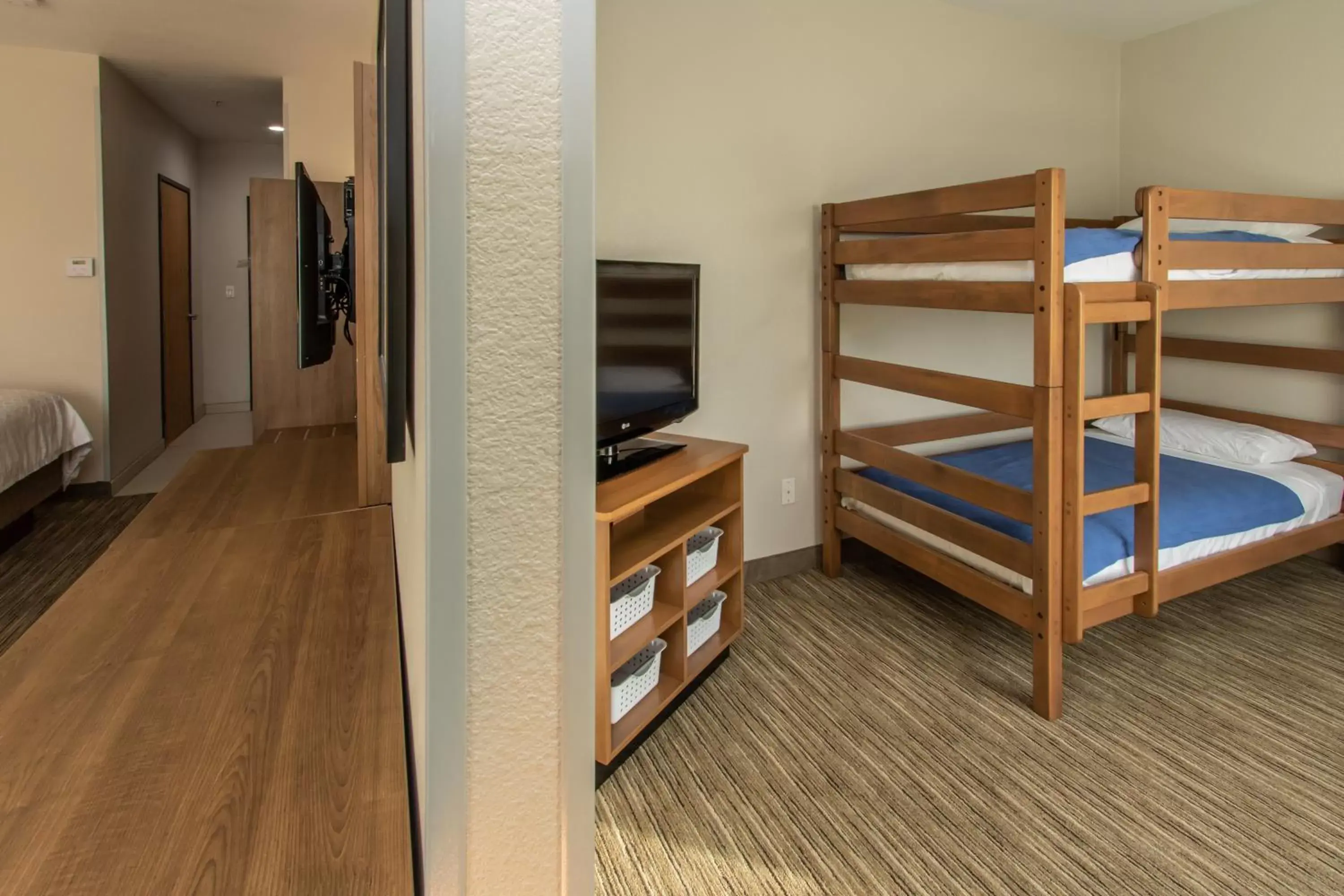 Bedroom, Bunk Bed in Holiday Inn Express Hotel & Suites Roseville - Galleria Area, an IHG Hotel