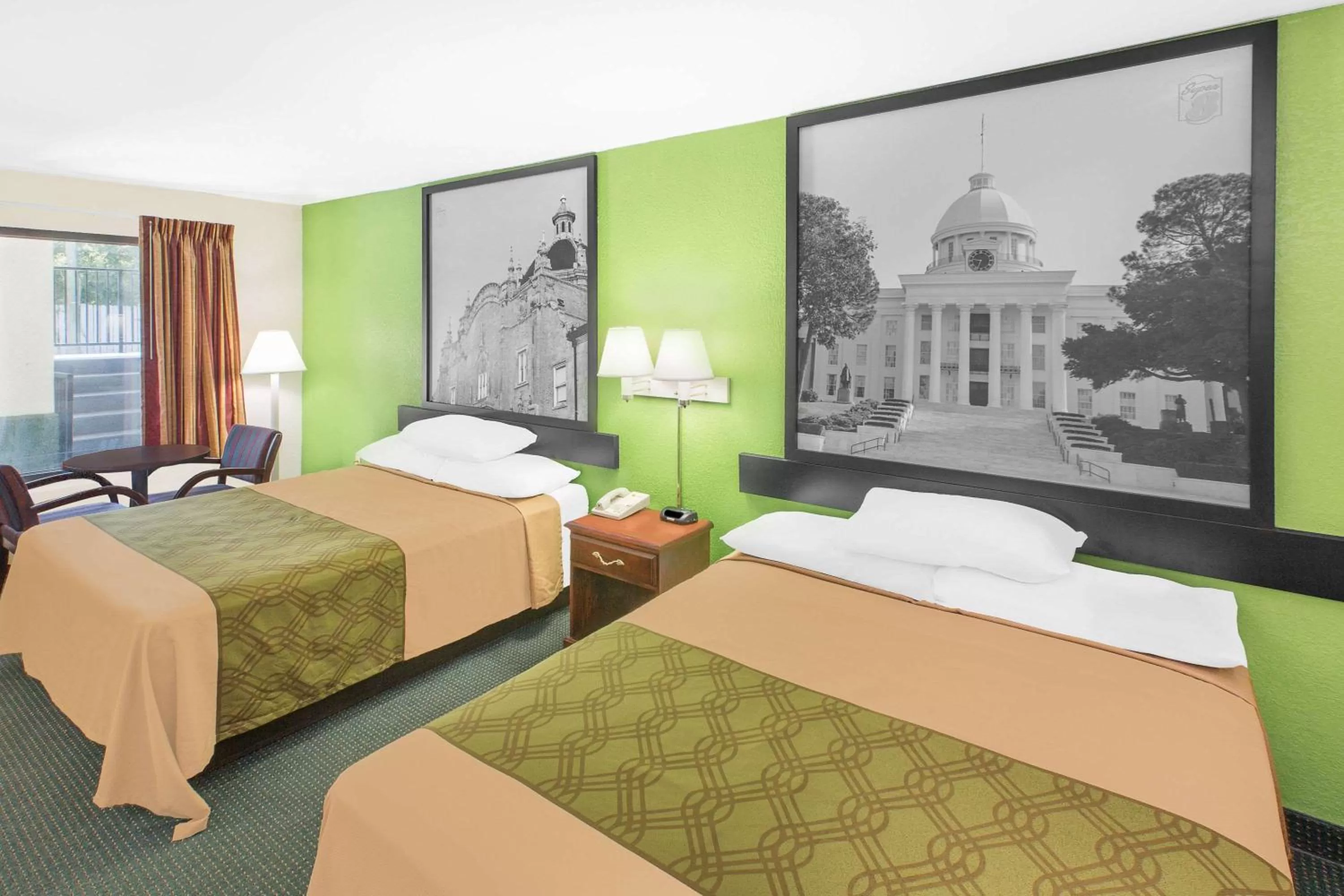 Photo of the whole room, Bed in Super 8 by Wyndham Mobile