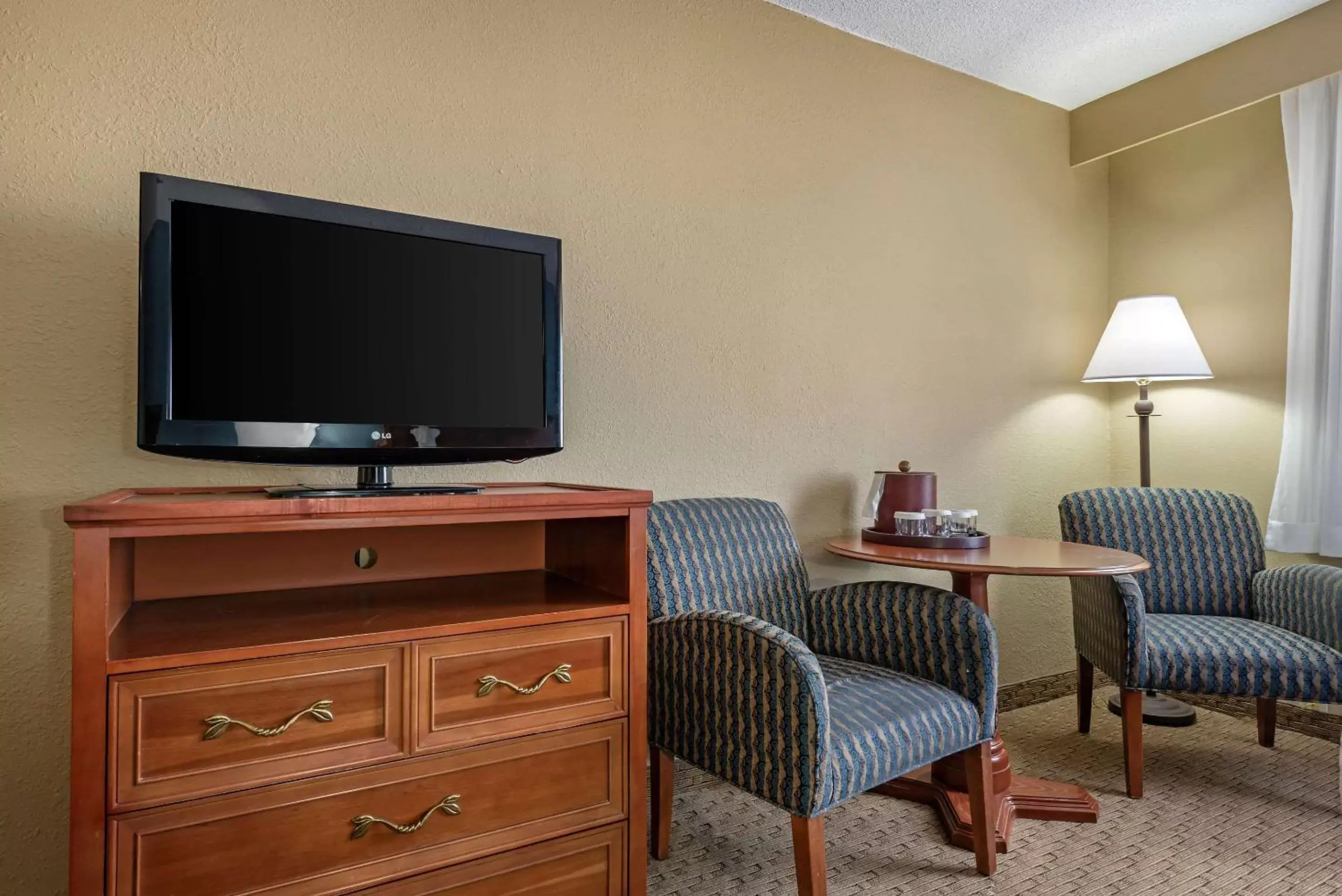 Photo of the whole room, TV/Entertainment Center in Clarion Hotel Lexington