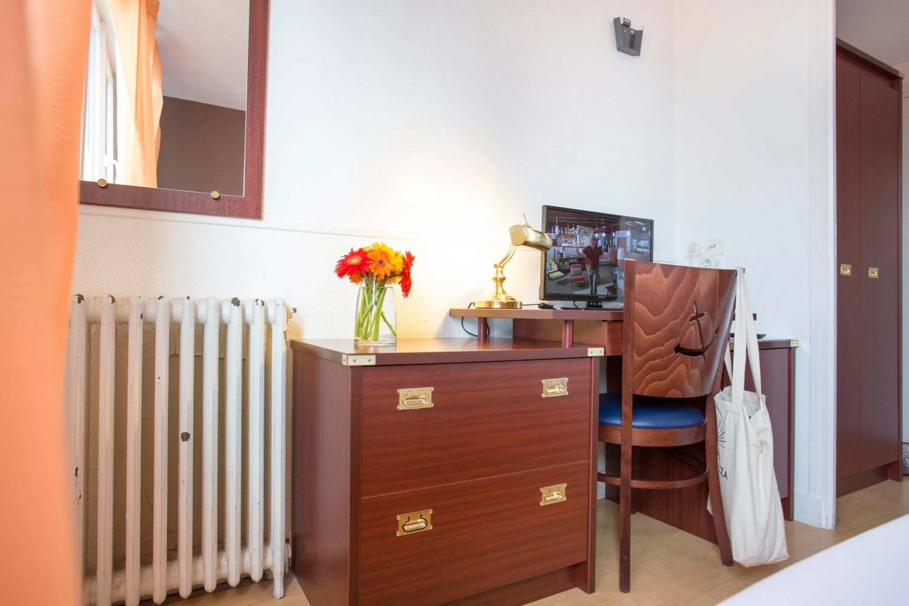Seating area in Hôtel Les Gens De Mer Lorient by Popinns