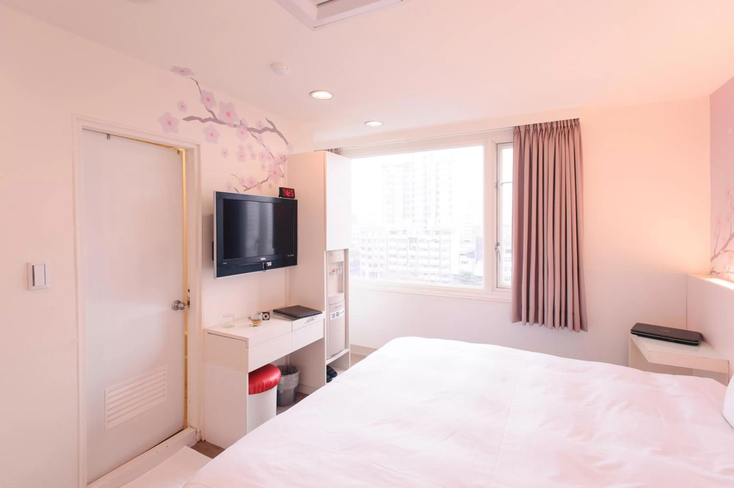 TV and multimedia, Bed in Kiwi Express Hotel - Zhong Zheng Branch