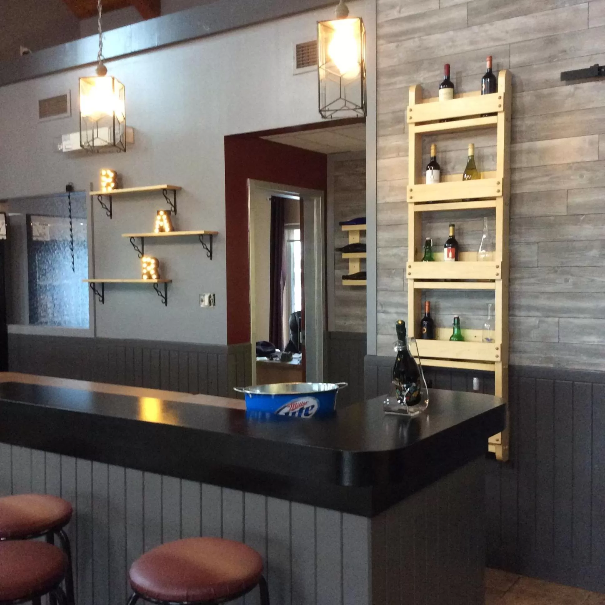 Alcoholic drinks, Kitchen/Kitchenette in Villegiature Deux Rivieres Resort