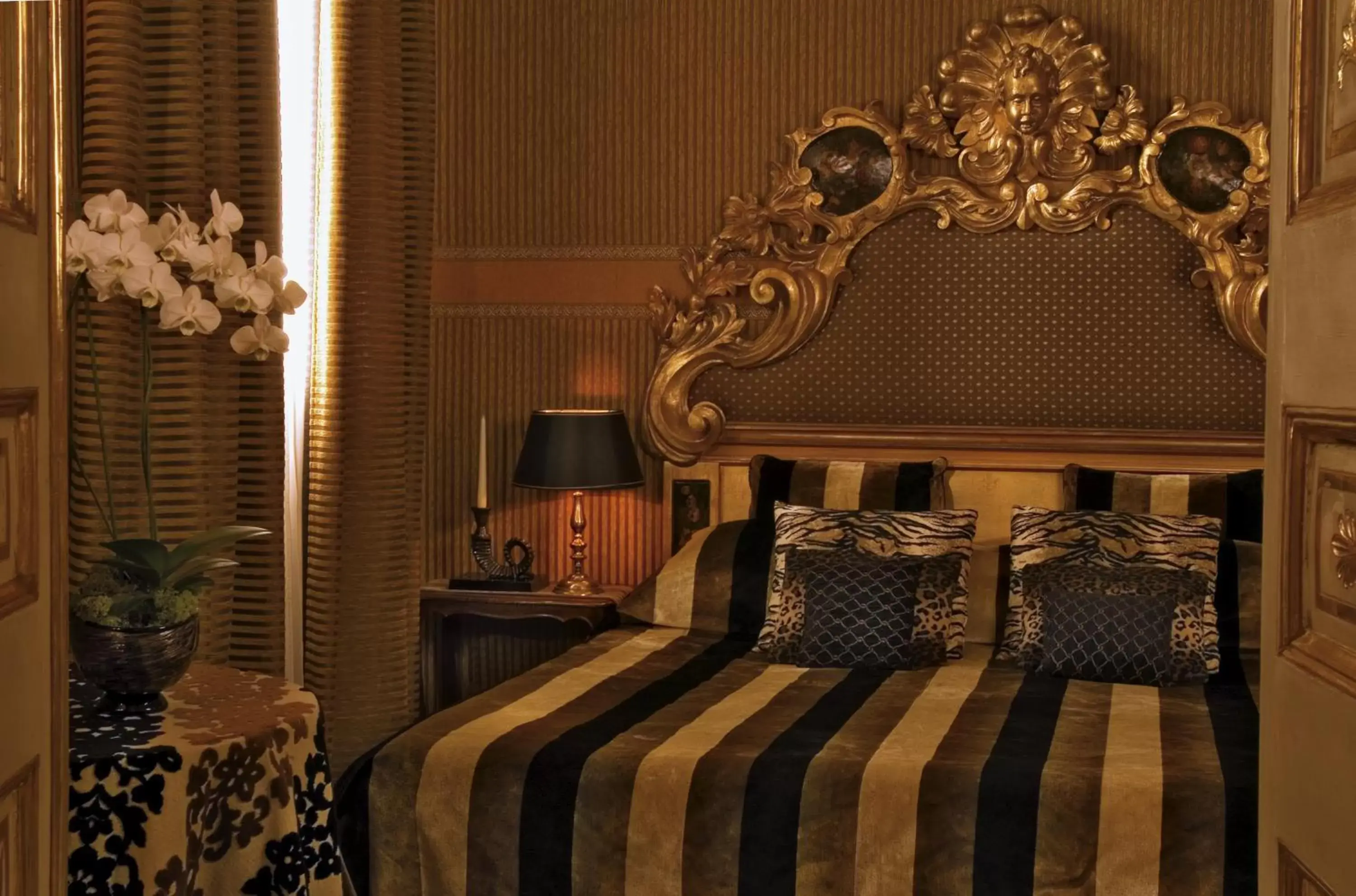 Photo of the whole room, Bed in Hotel Metropole Venezia