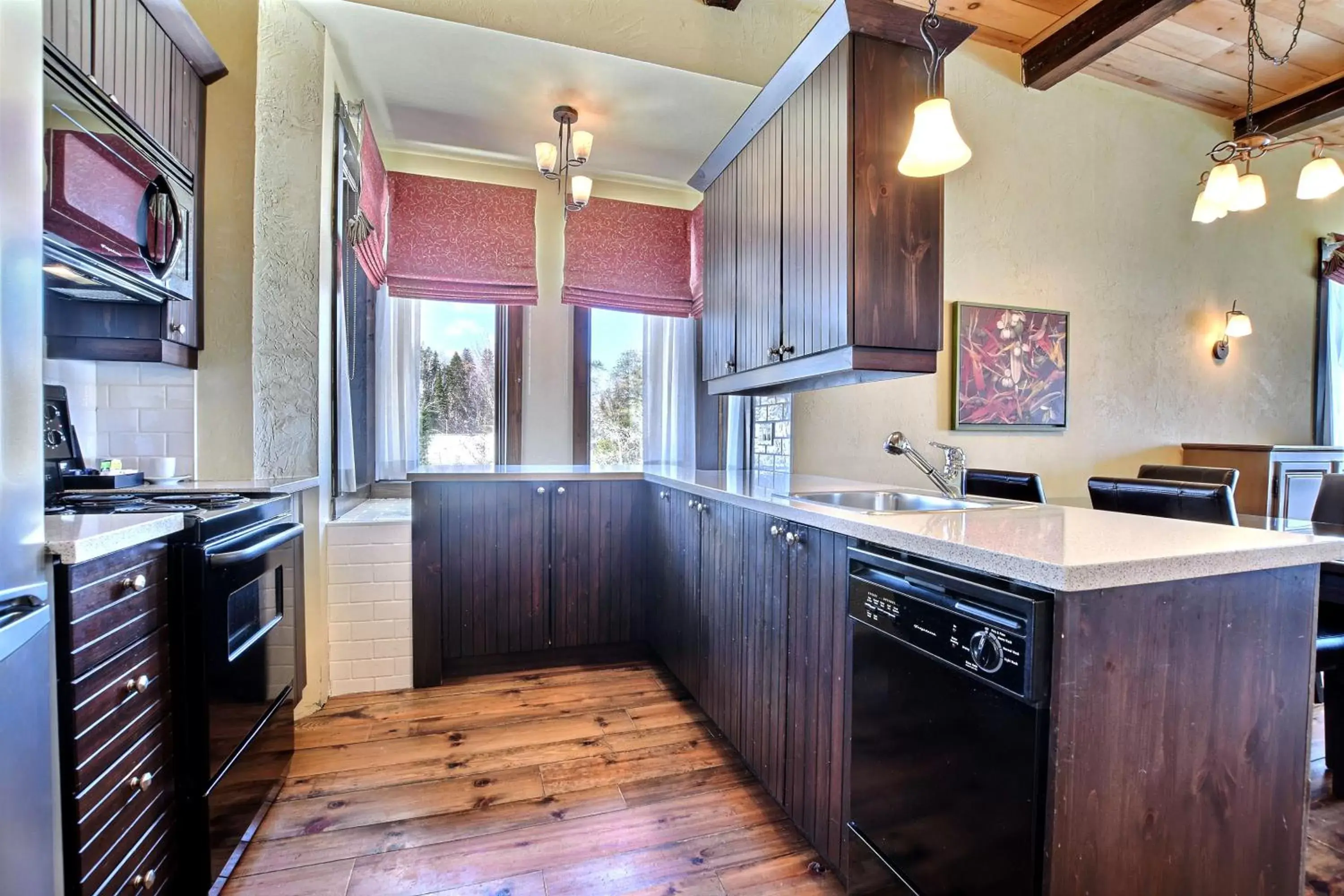 Kitchen/Kitchenette in Les Condos Du Lac Taureau- Rooms & Condos