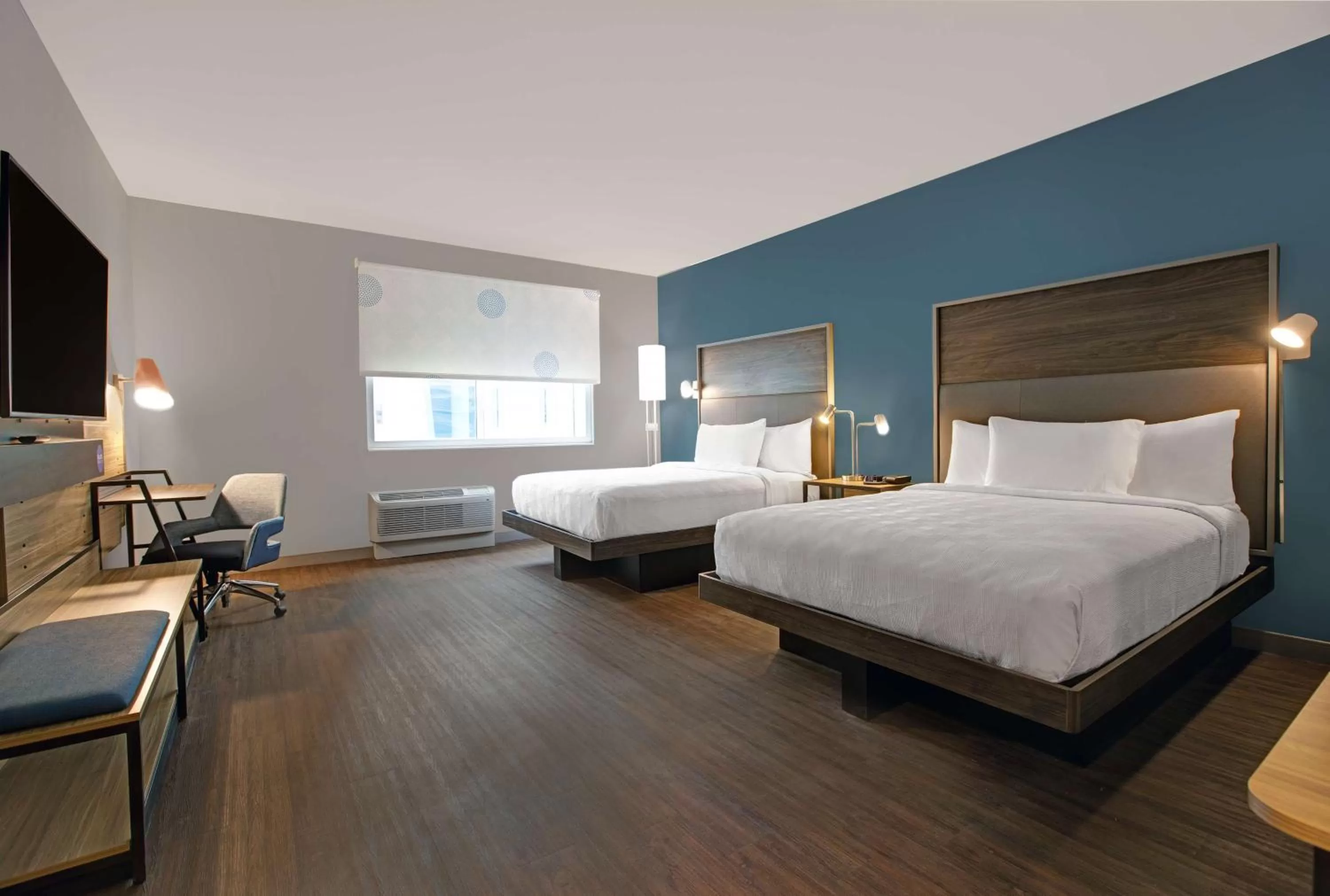 Bed in Tru By Hilton Milwaukee Downtown, WI