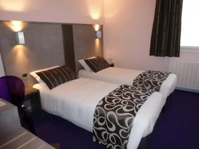 Bed in Tourhotel Blois