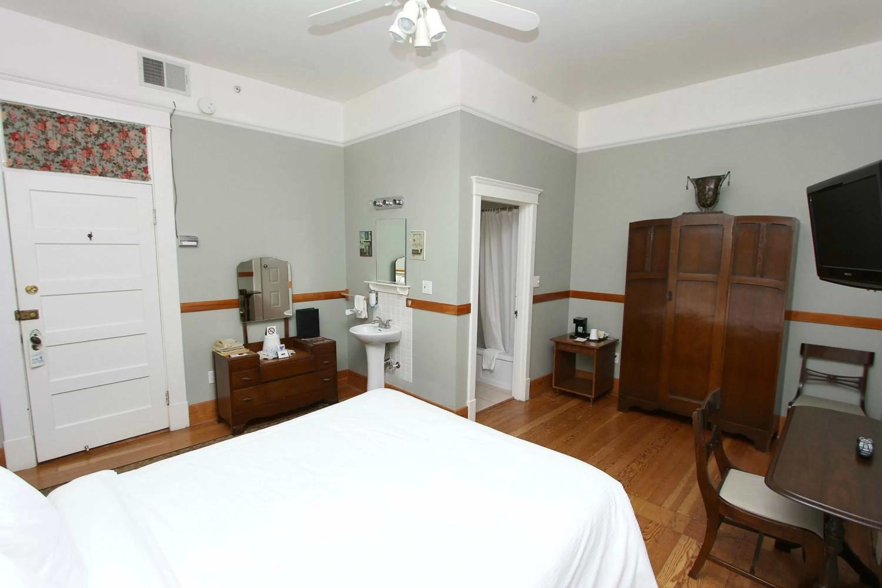 Bed in Royal Hotel Chilliwack