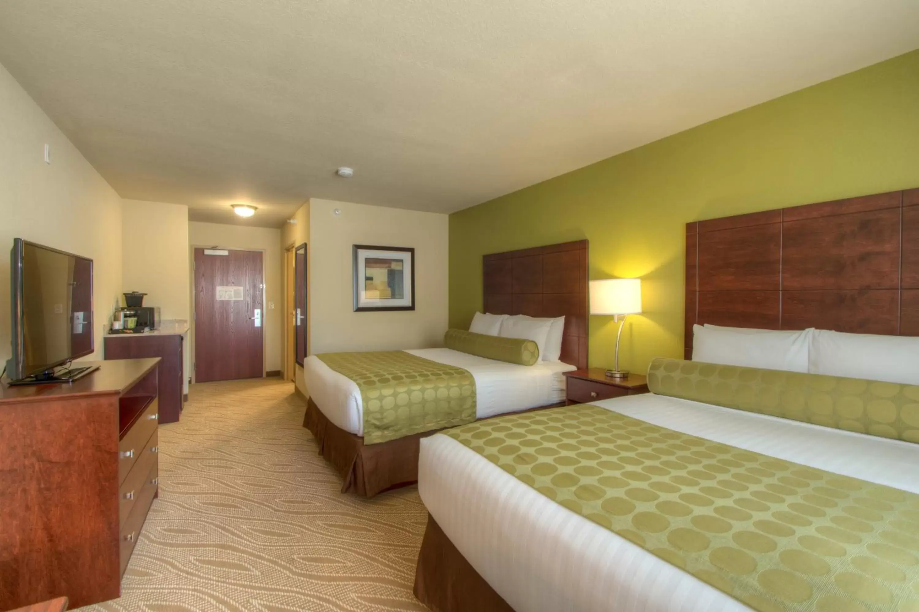 Bed in Cobblestone Inn & Suites - Holyoke