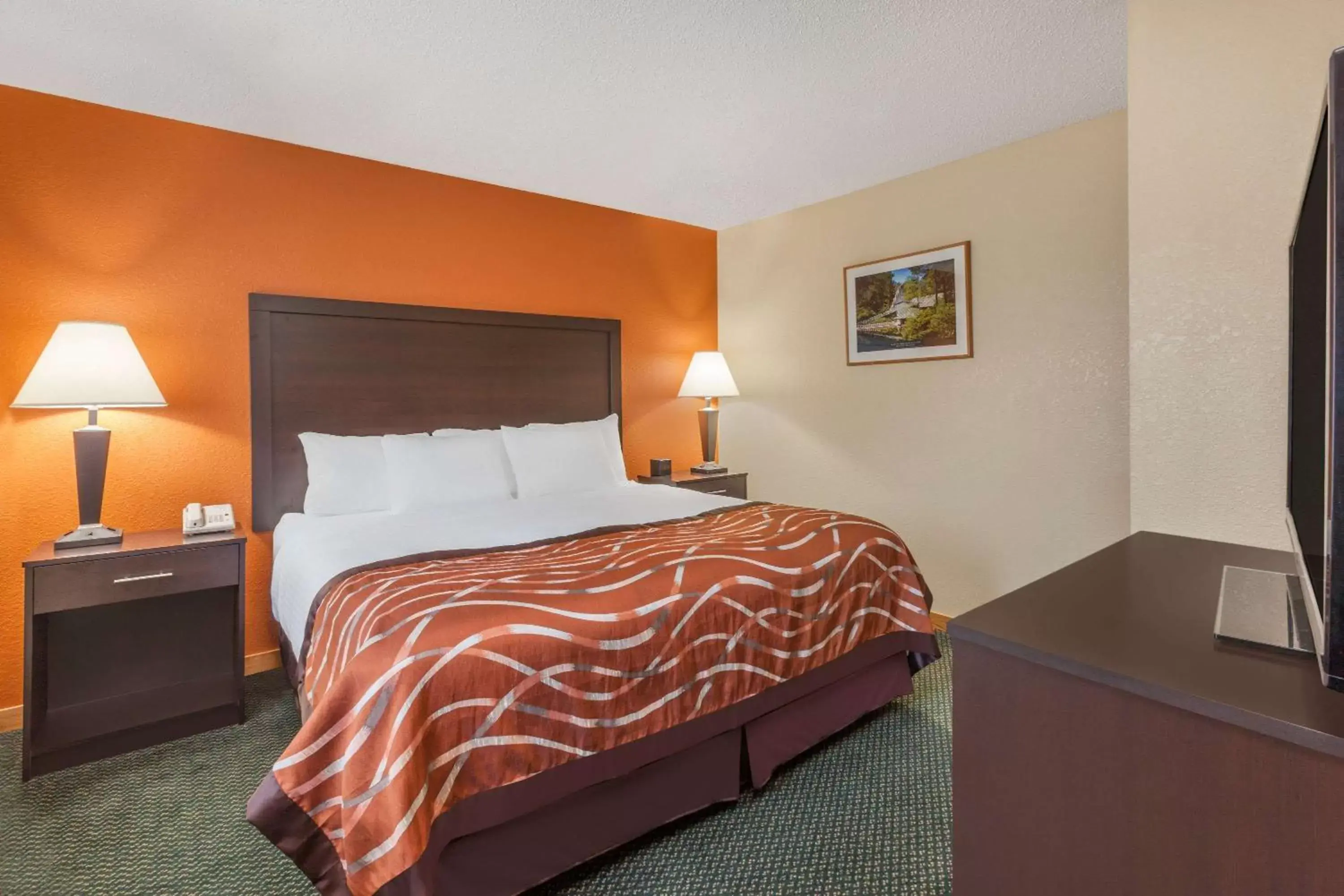 Photo of the whole room, Bed in Baymont by Wyndham Midland