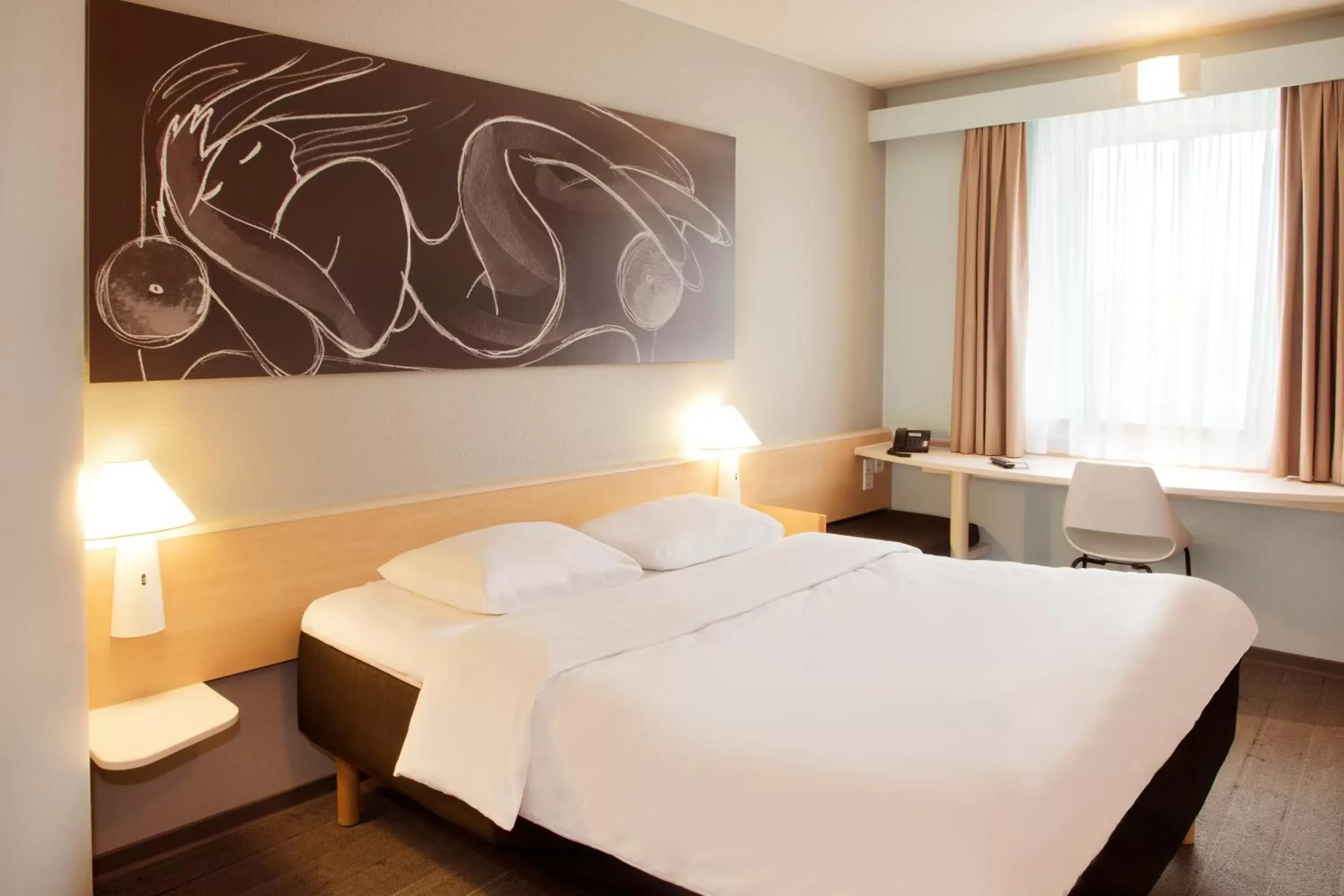Bed in ibis Jena City