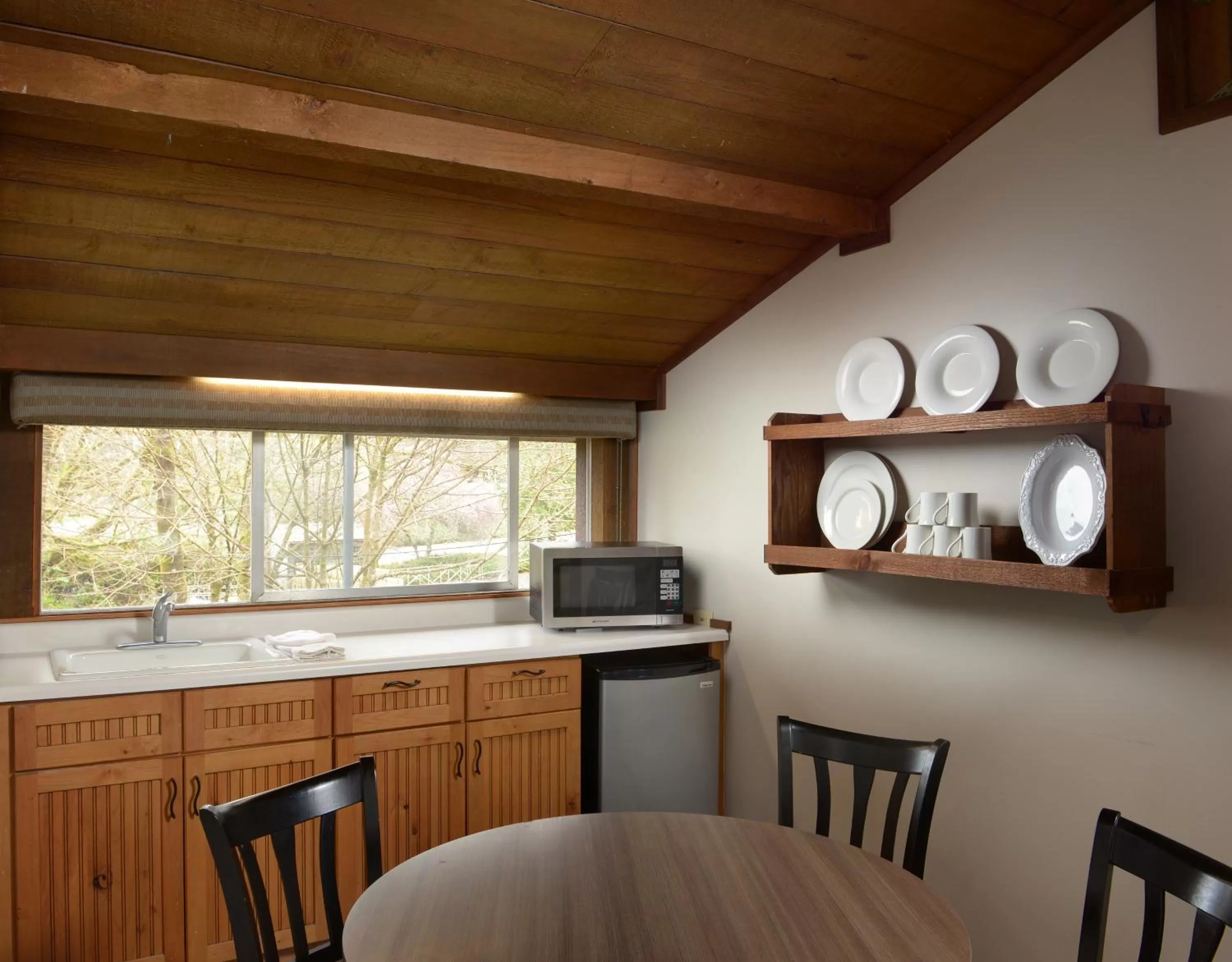 Kitchen or kitchenette in Lake Quinault Lodge