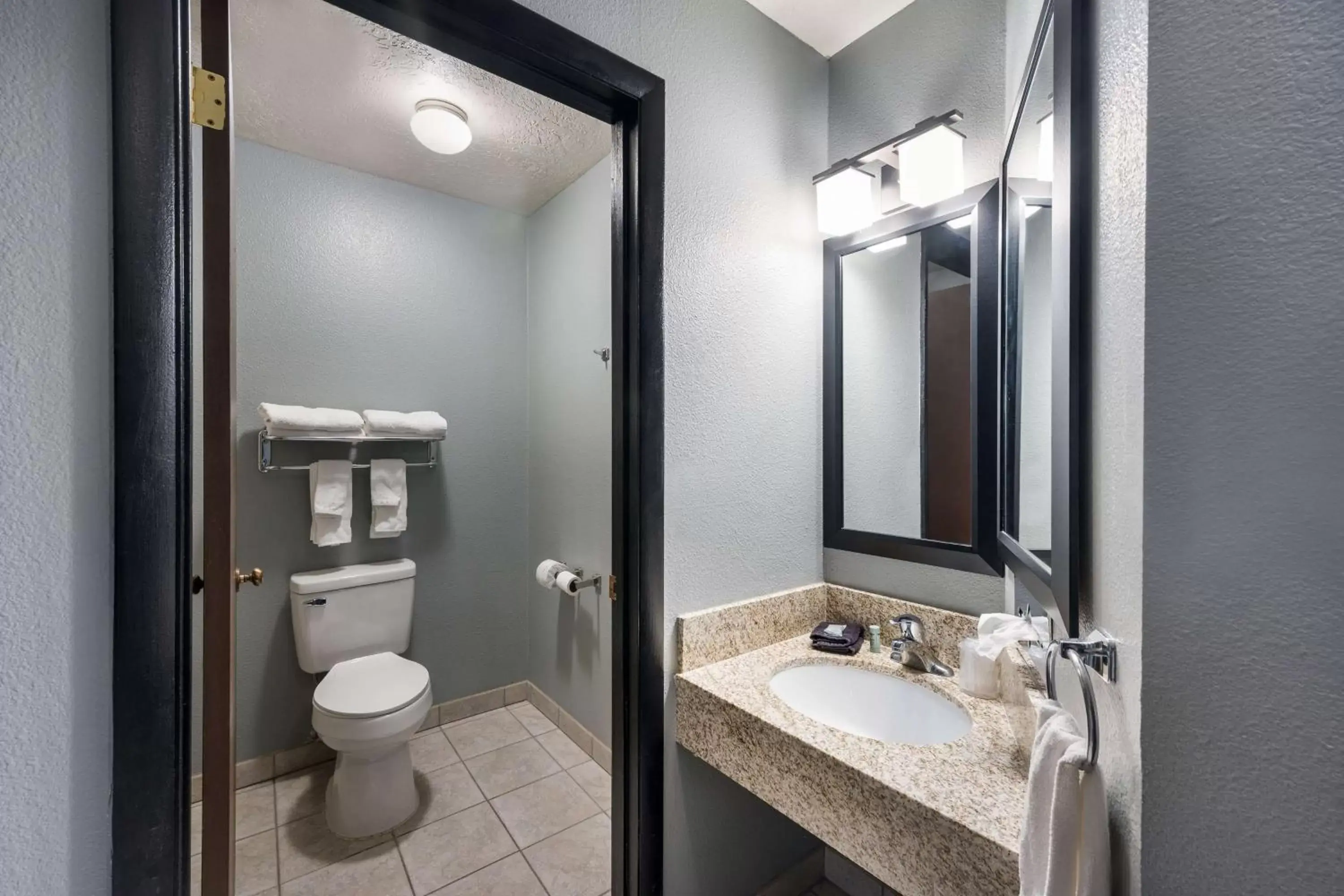 Bathroom in Best Western Pocatello Inn