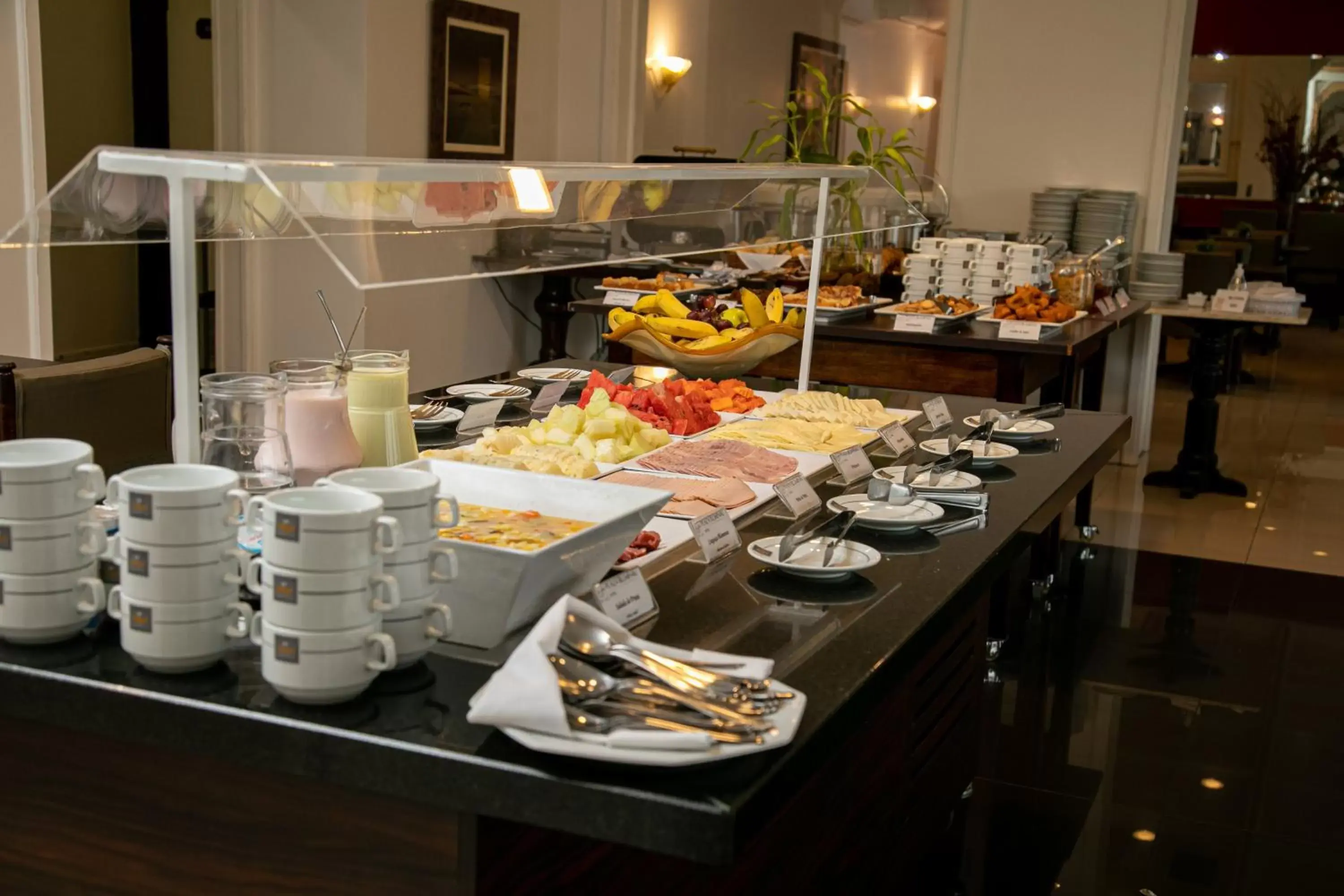 Breakfast in Plaza Blumenau Hotel