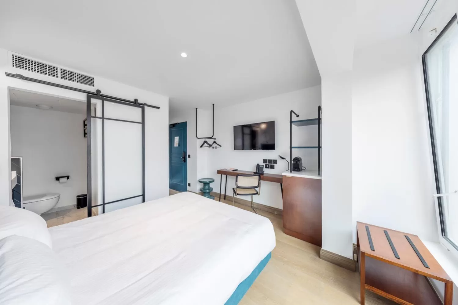 Photo of the whole room, Bed in Urban Style Victoria Boutique Hotel