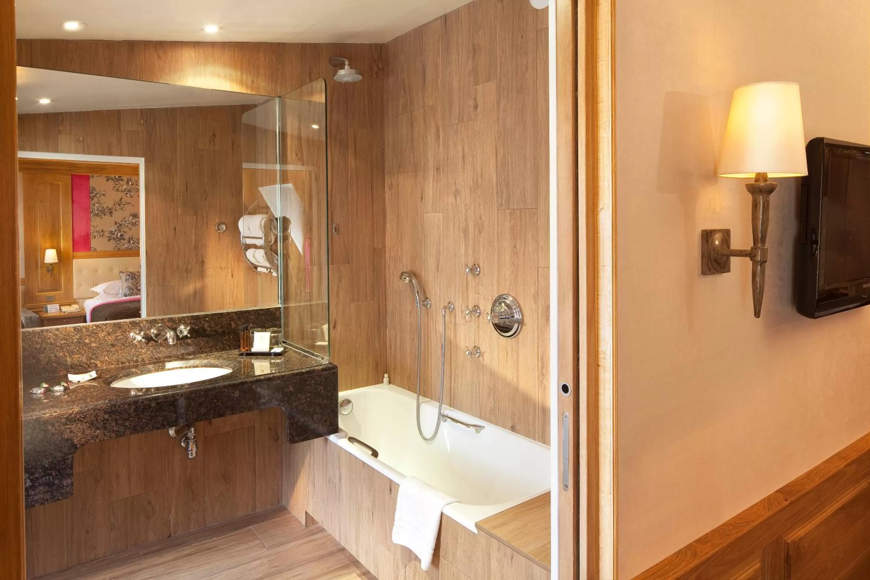 Bathroom in La Perle Saint Germain des Prés