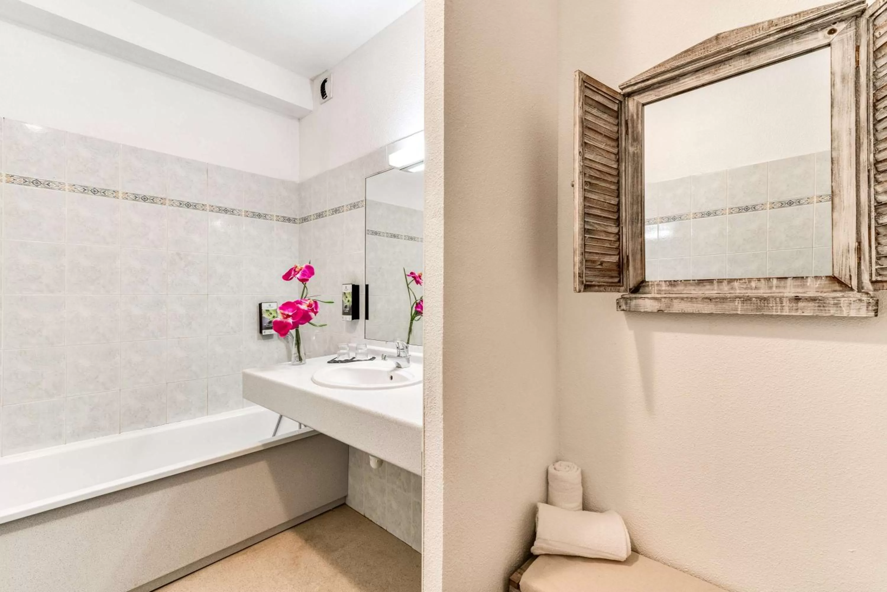 Bathroom in Sure Hotel by Best Western Beziers Le Monestie