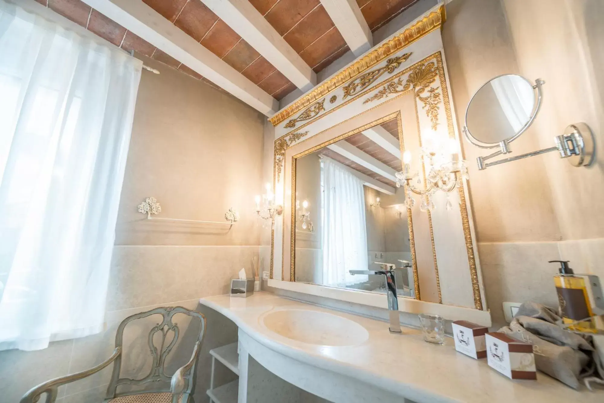 Bathroom in Regia Rosetta - Royal Rooms Borghetto