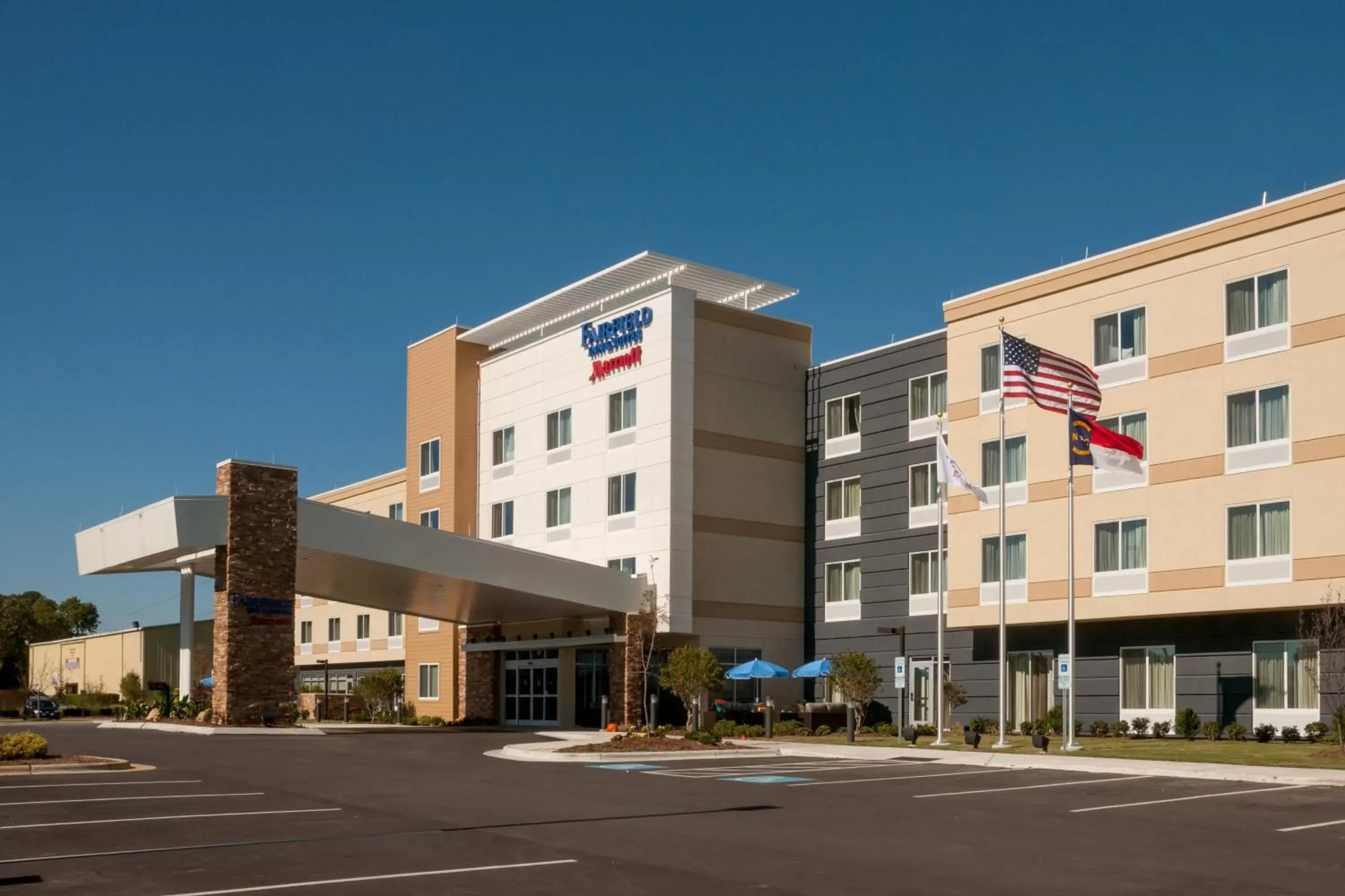 Property Building in Fairfield Inn & Suites by Marriott Fayetteville North