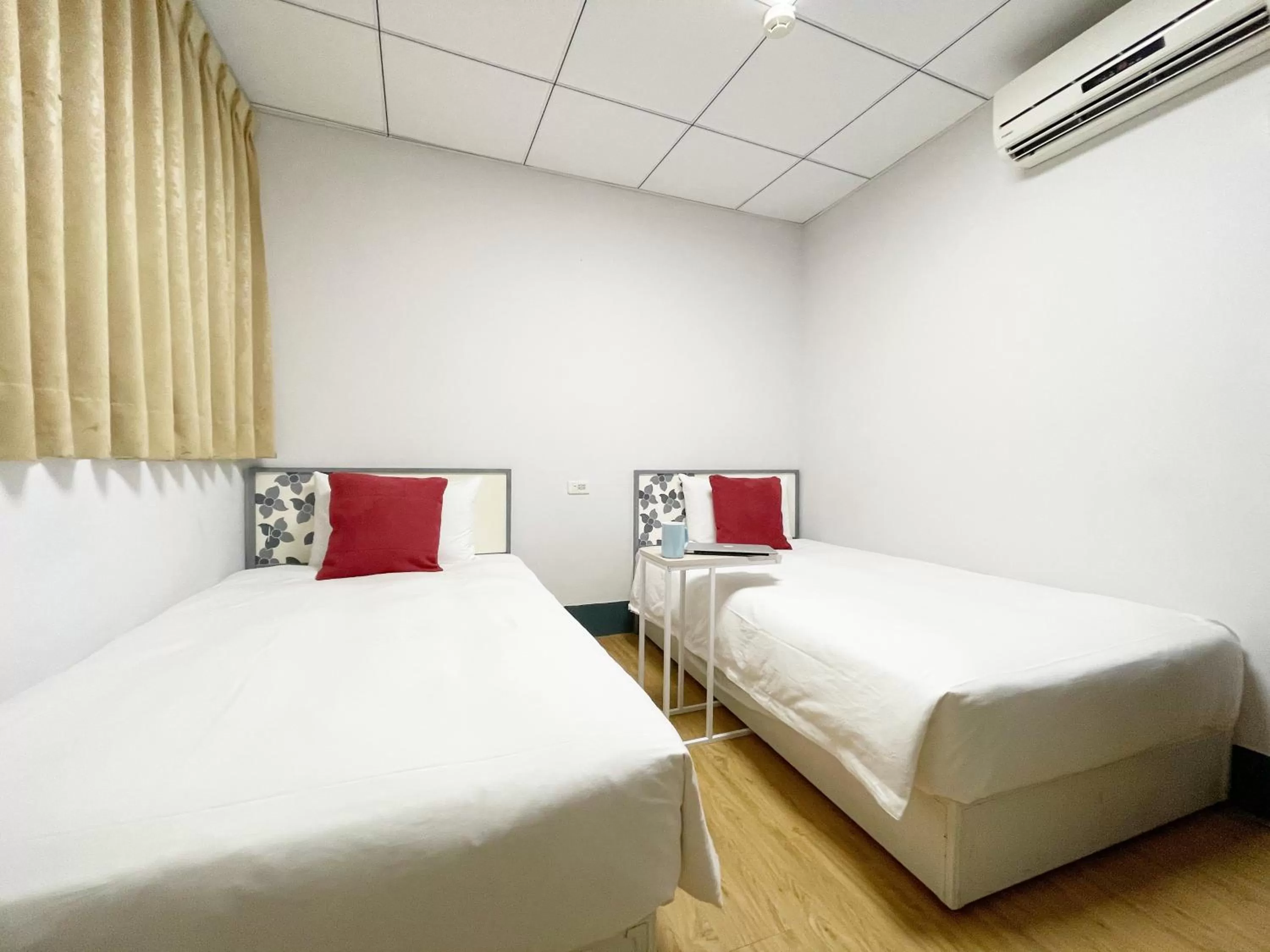 Bedroom, Bed in Sharon Inn