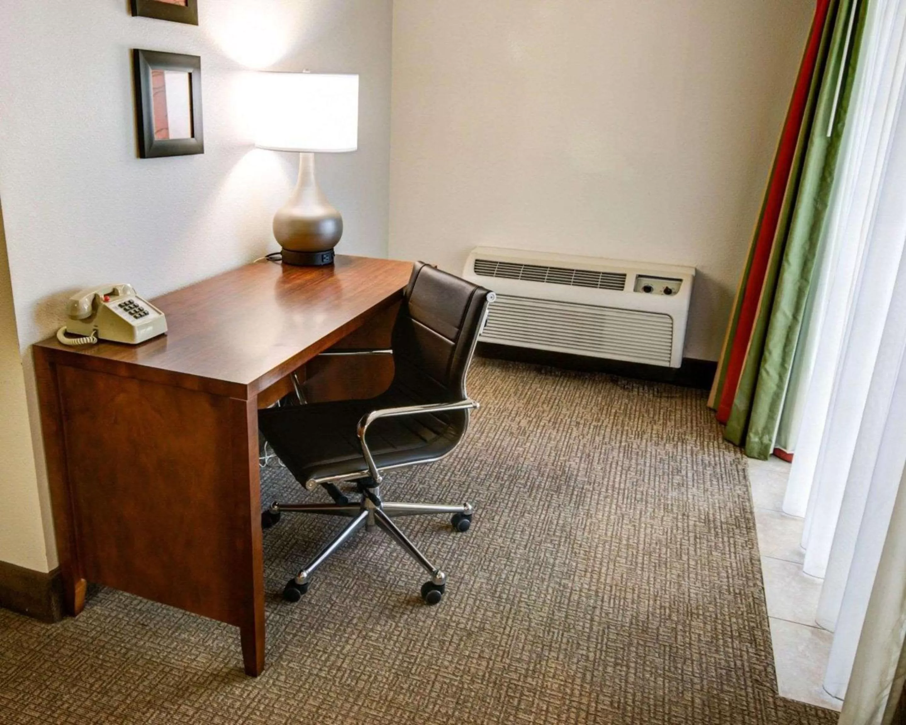 Photo of the whole room in Comfort Inn Redding Near I-5